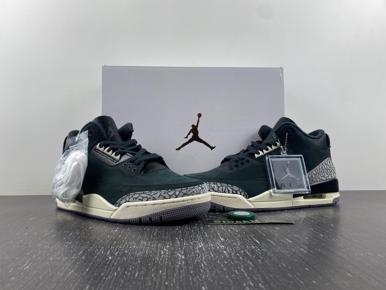 Air Jordan 3 WMNS “Off Noir”