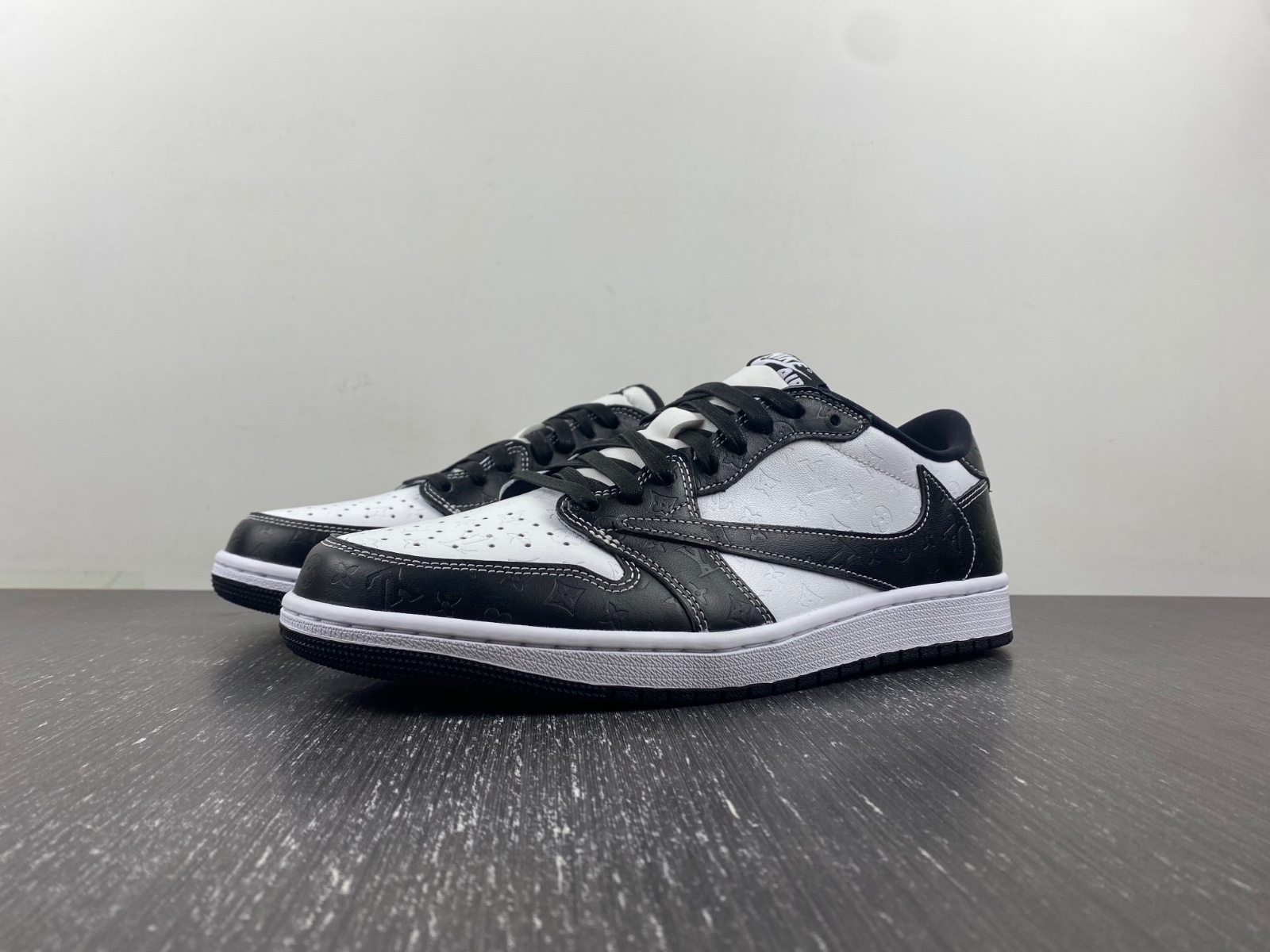 AIR JORDAN 1 LOW X LV