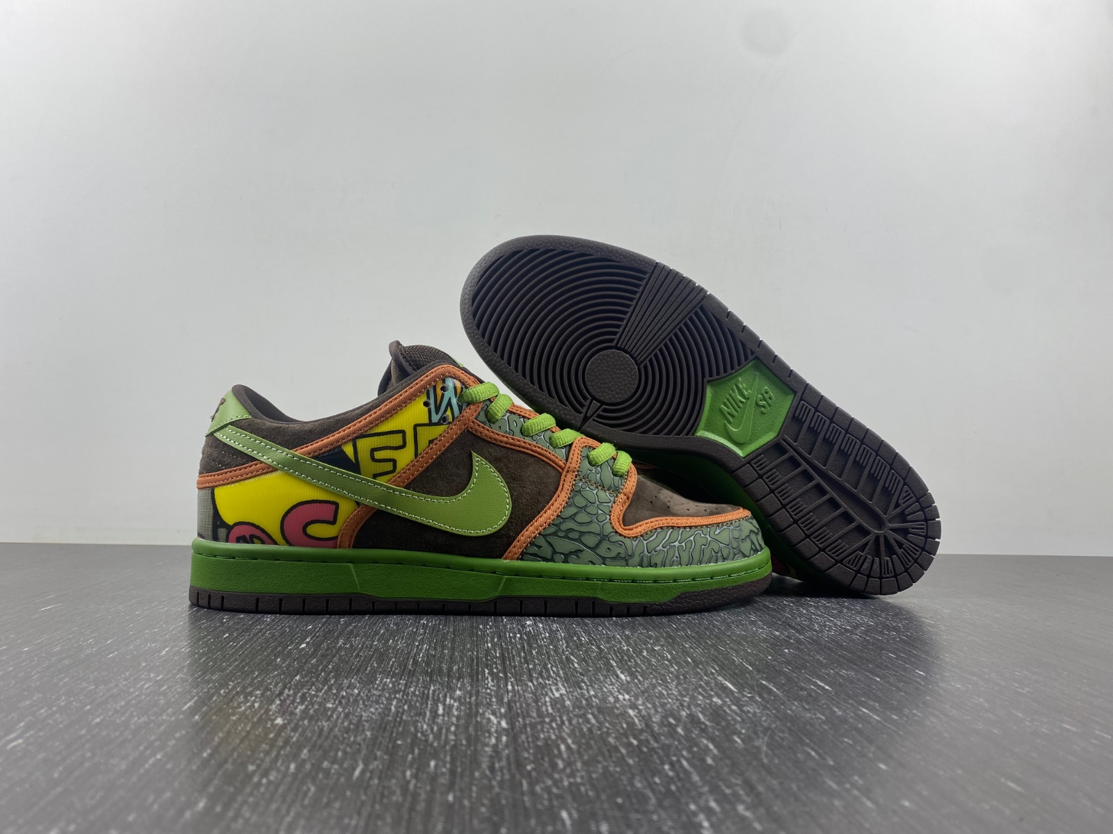 Nike SB Dunk Low “De La Soul”