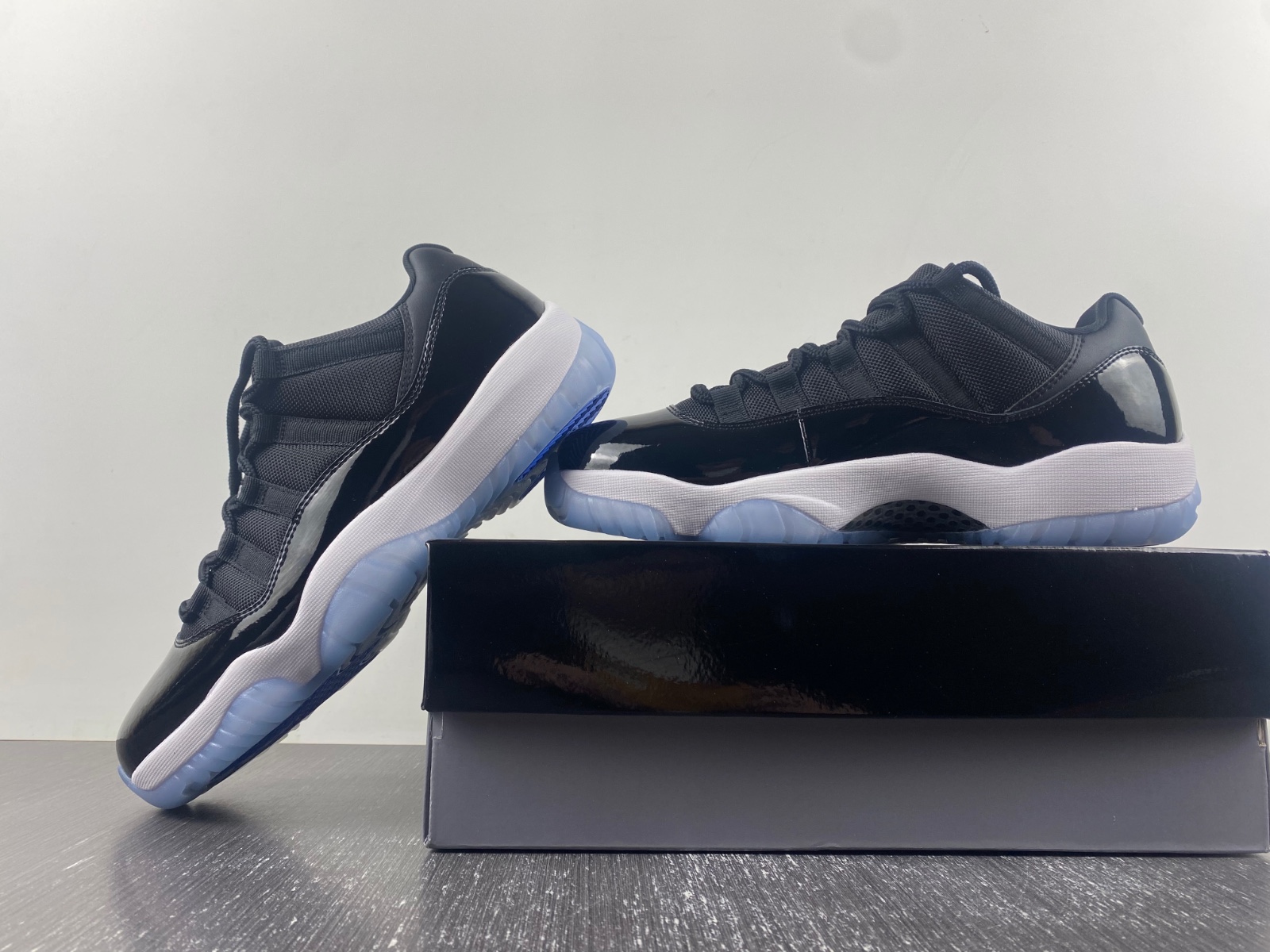 Air Jordan 11 “Space Jam”FV5104-004