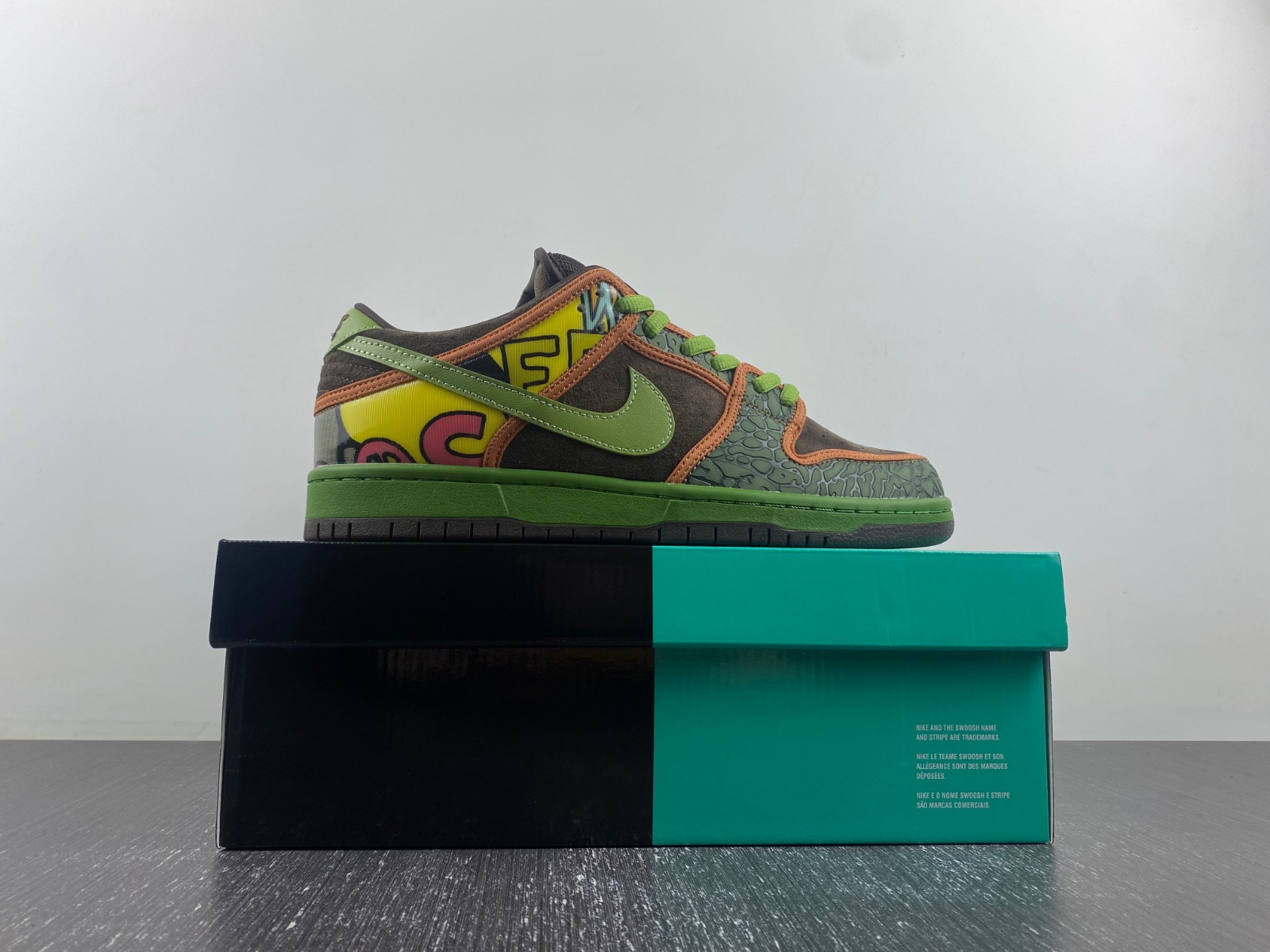 Nike SB Dunk Low “De La Soul”