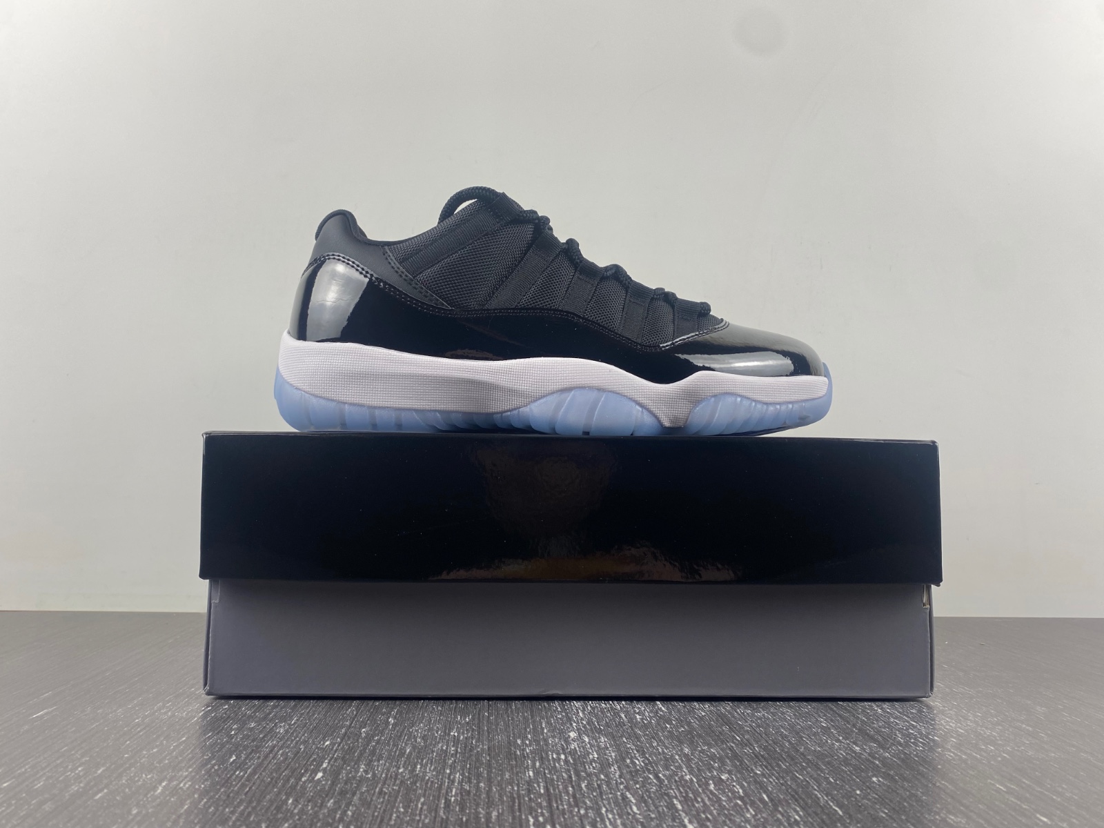 Air Jordan 11 “Space Jam”FV5104-004