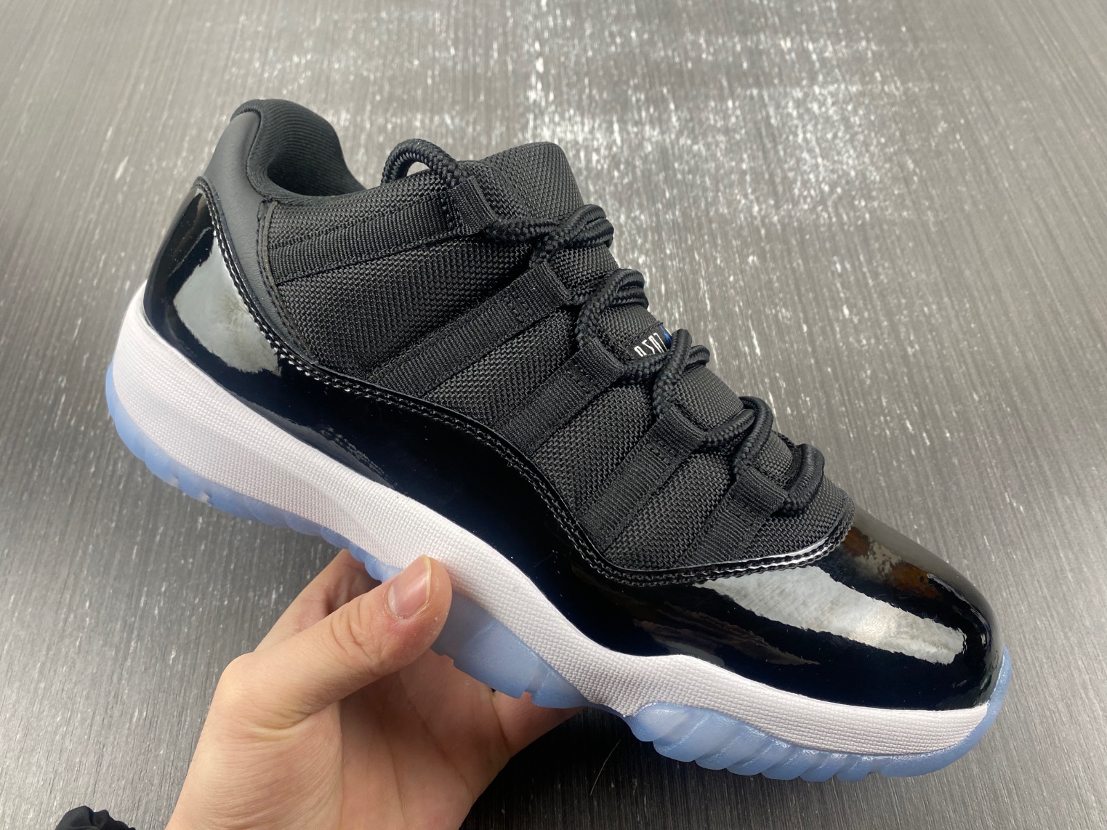 Air Jordan 11 “Space Jam”FV5104-004