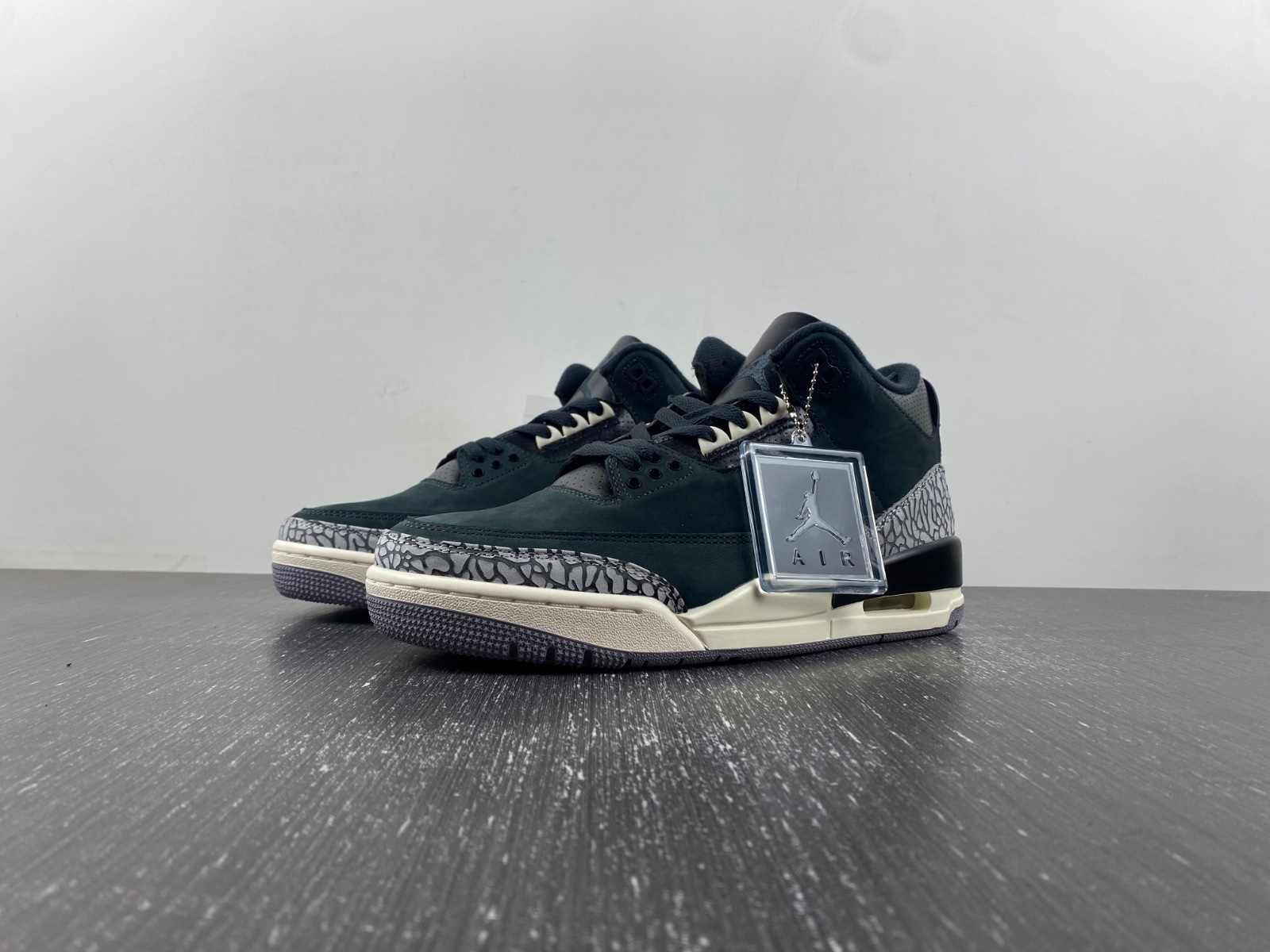 Air Jordan 3 WMNS “Off Noir”