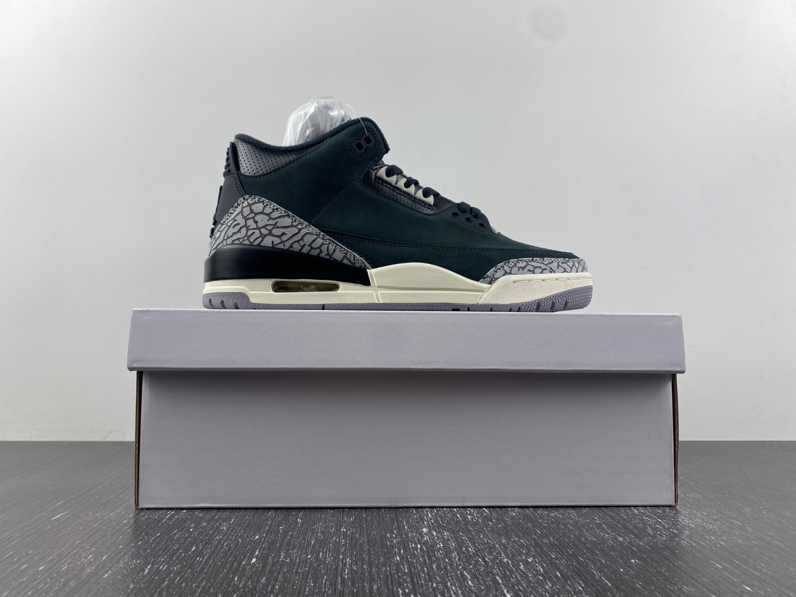 Air Jordan 3 WMNS “Off Noir”