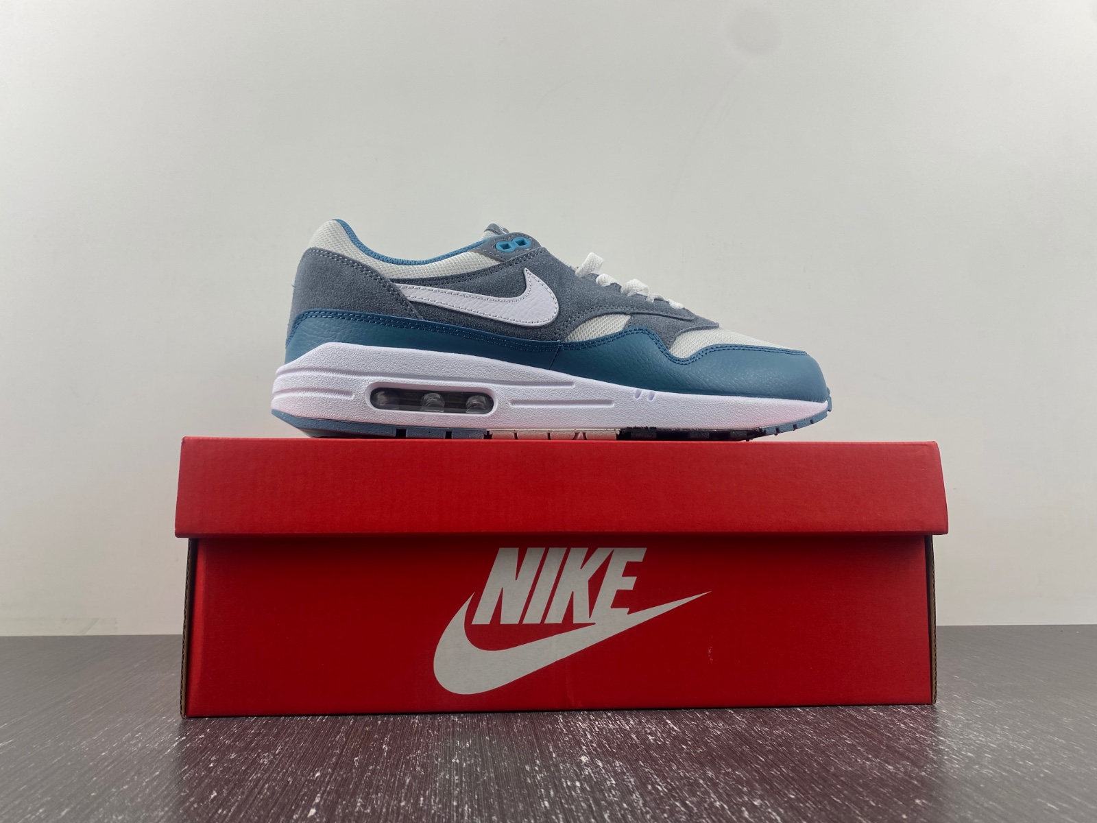 Air Max 1 Noise Aqua and Cool Grey