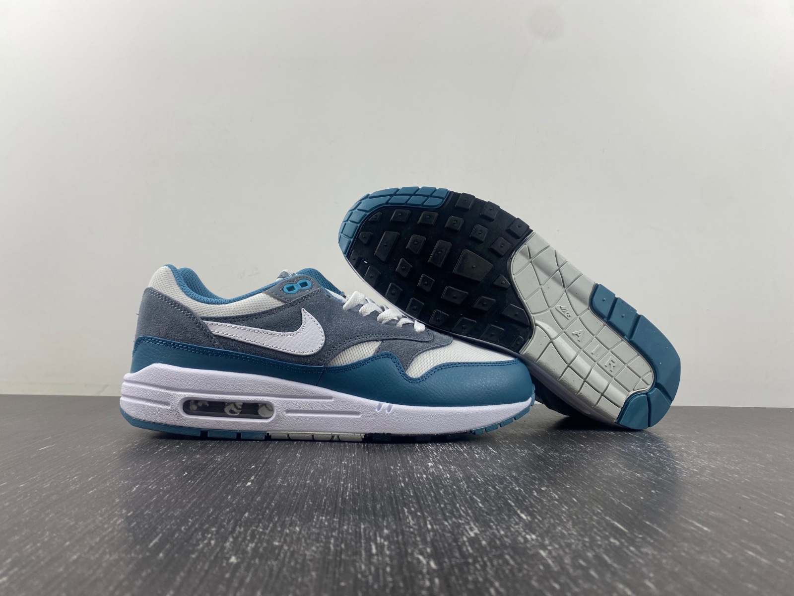 Air Max 1 Noise Aqua and Cool Grey