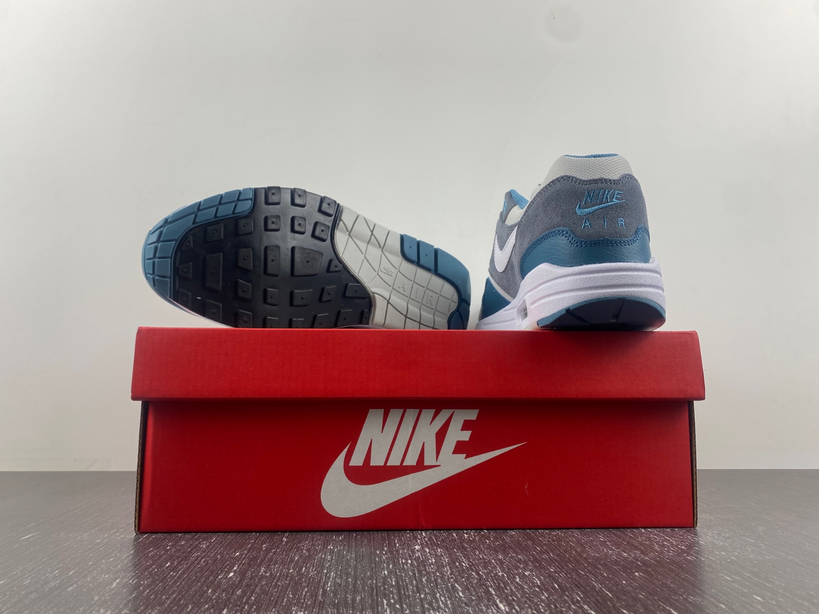 Air Max 1 Noise Aqua and Cool Grey