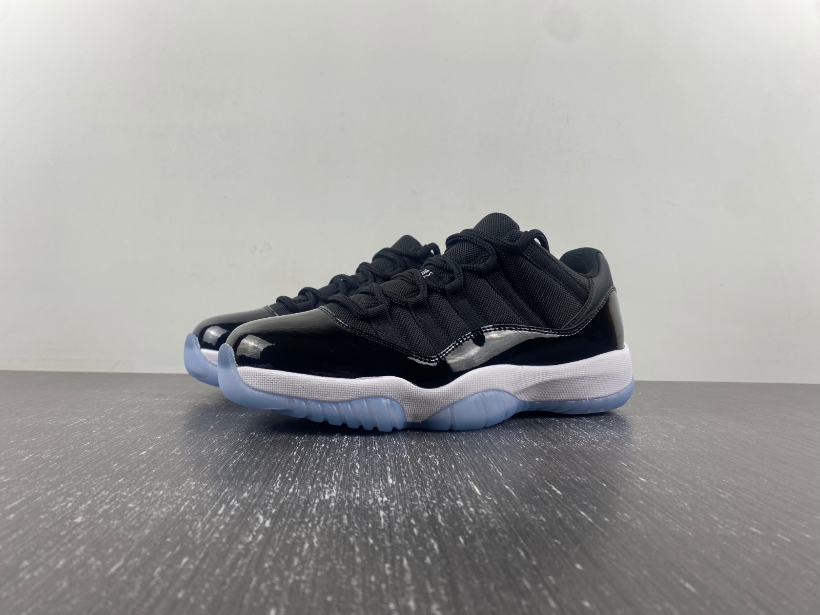 Air Jordan 11 “Space Jam”FV5104-004