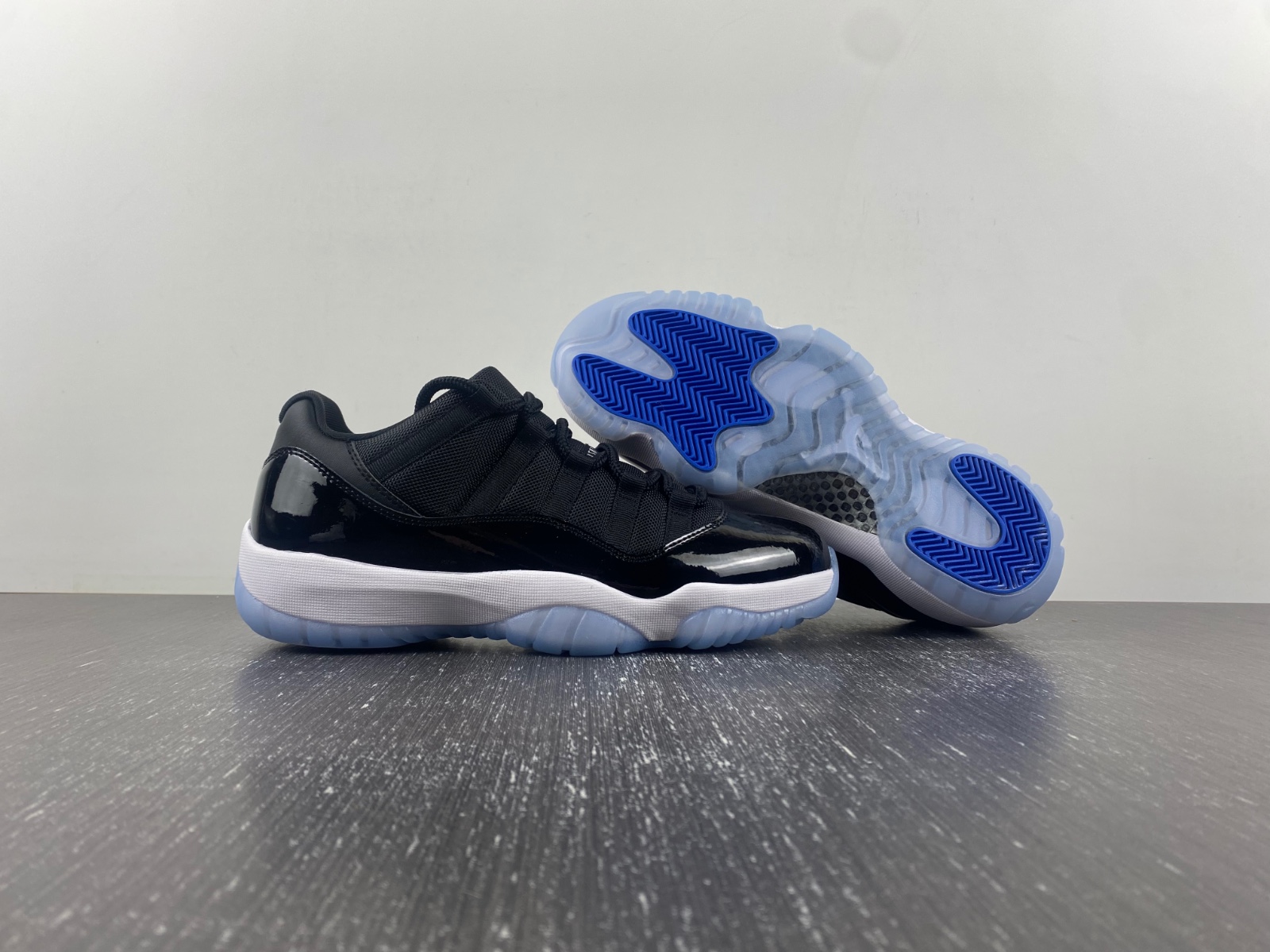 Air Jordan 11 “Space Jam”FV5104-004