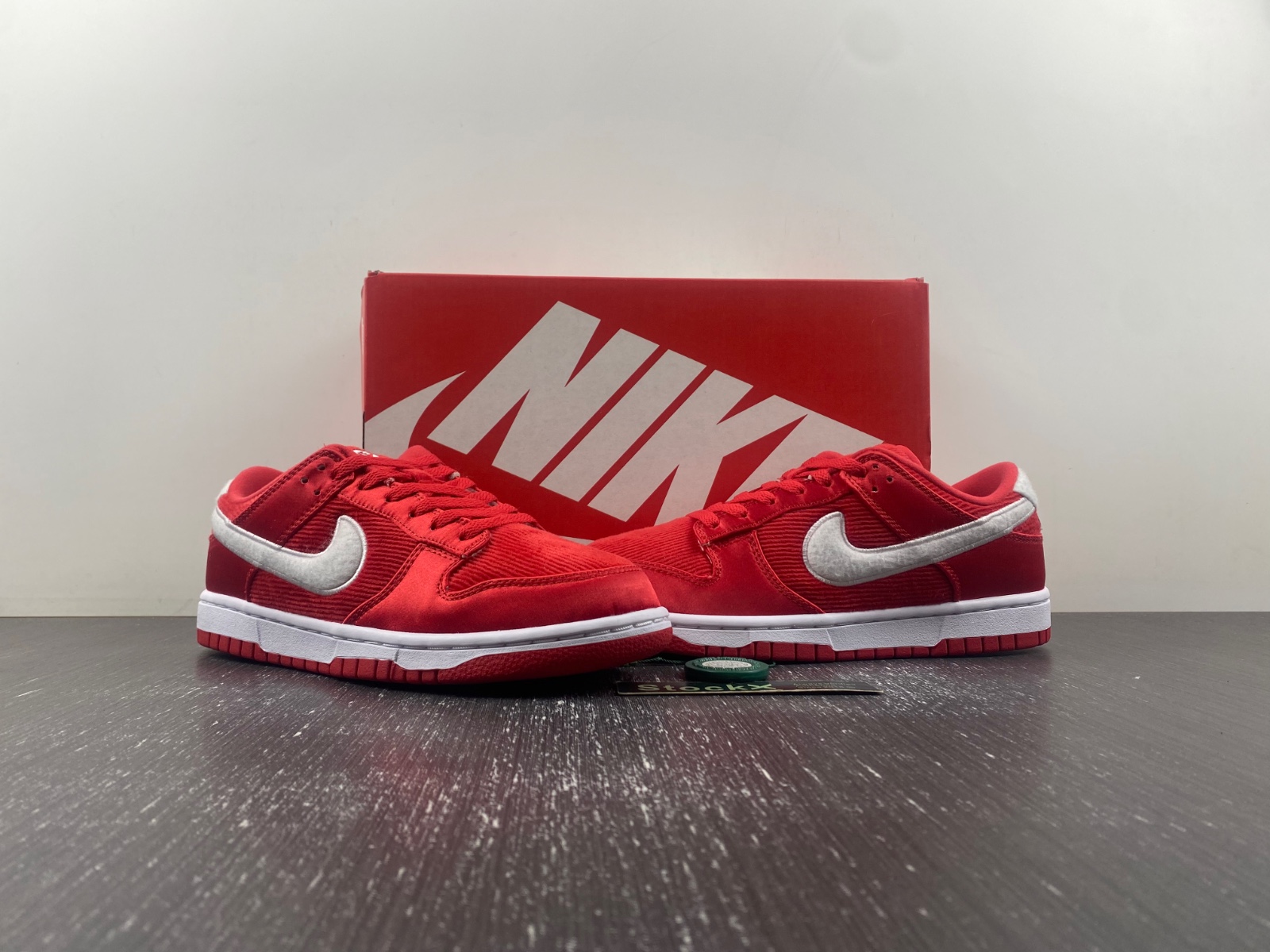 Nike Dunk Low GS “Valentine''s Day”