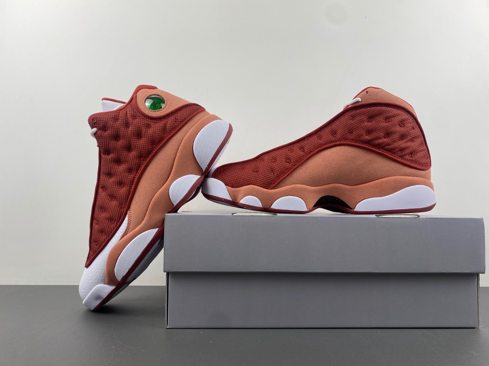 Air Jordan 13 “Dune Red”