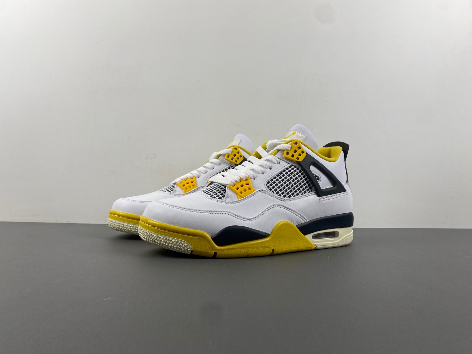 Air Jordan 4 “Vivid Sulfur” AQ9129-101