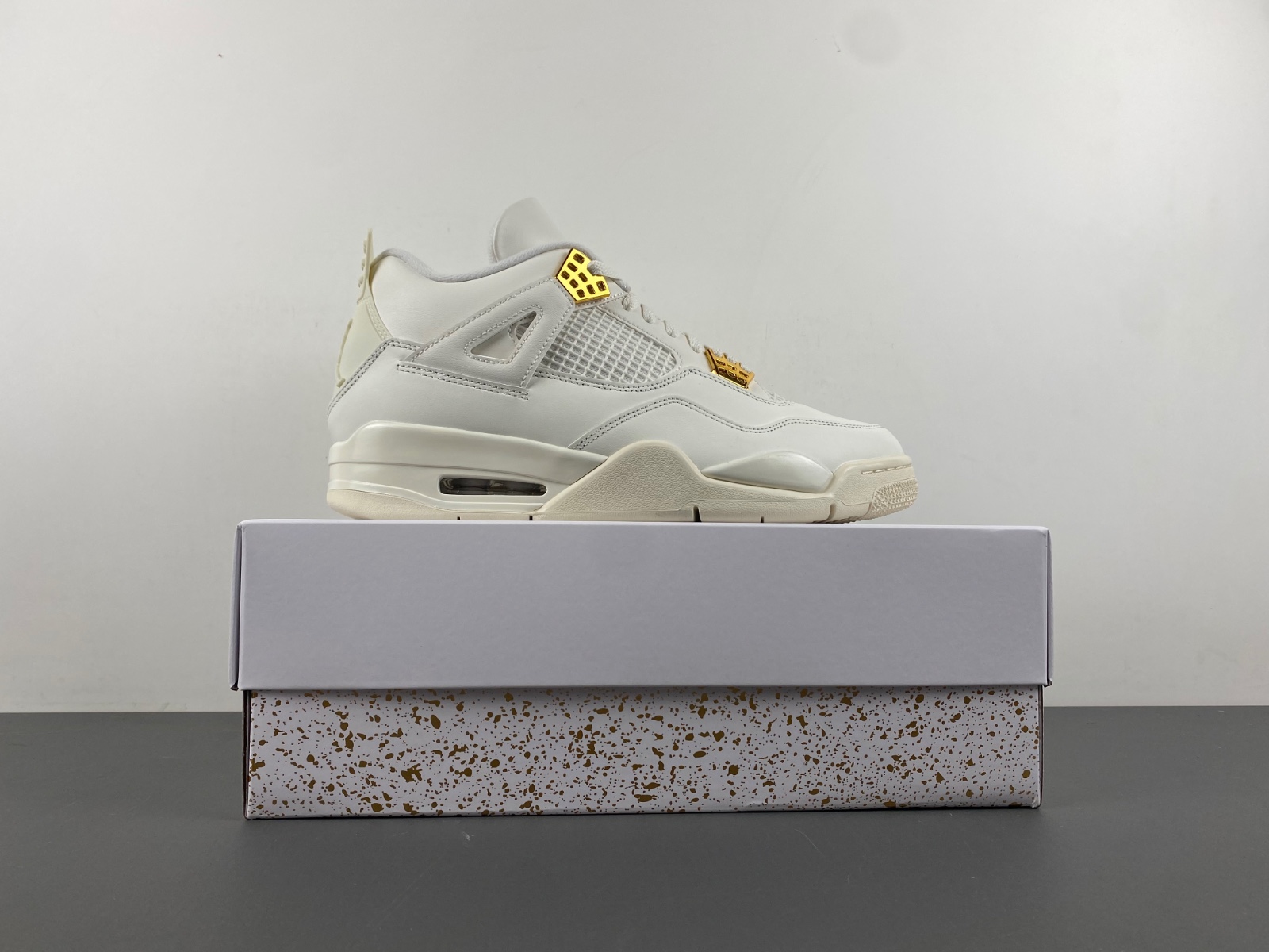 Air Jordan 4 “Metallic Gold” AQ9129-170