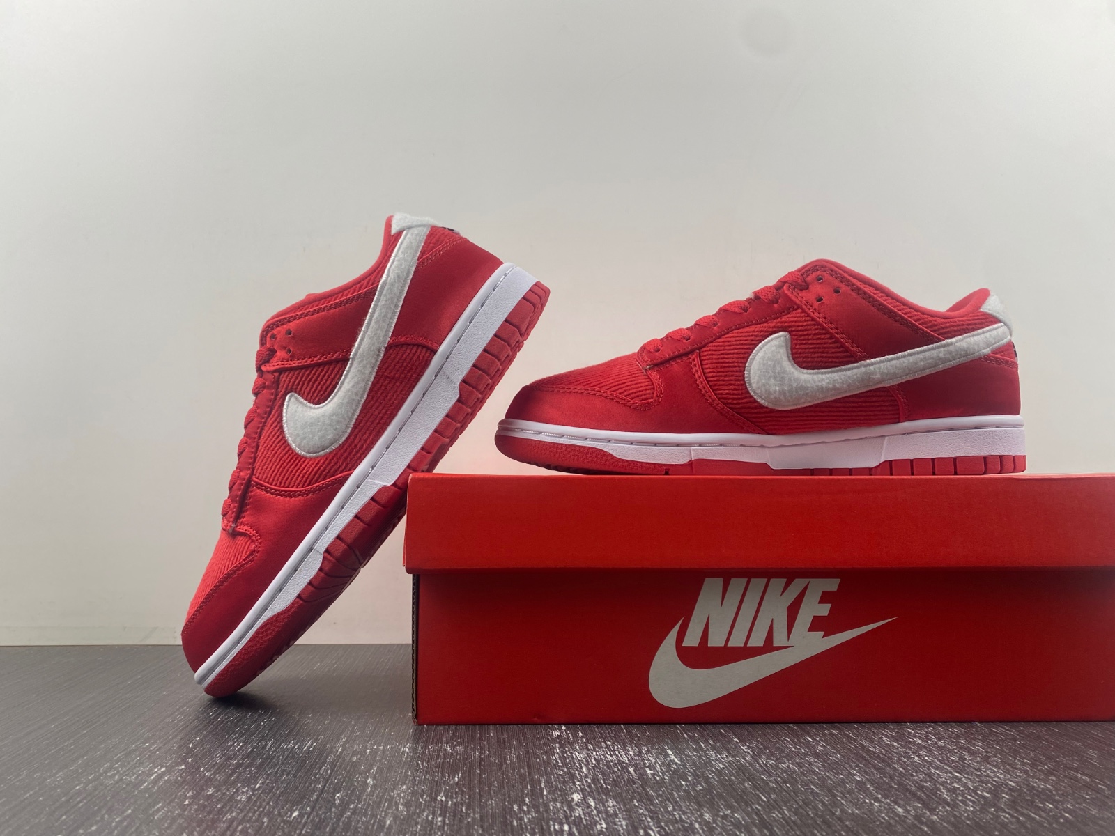 Nike Dunk Low GS “Valentine