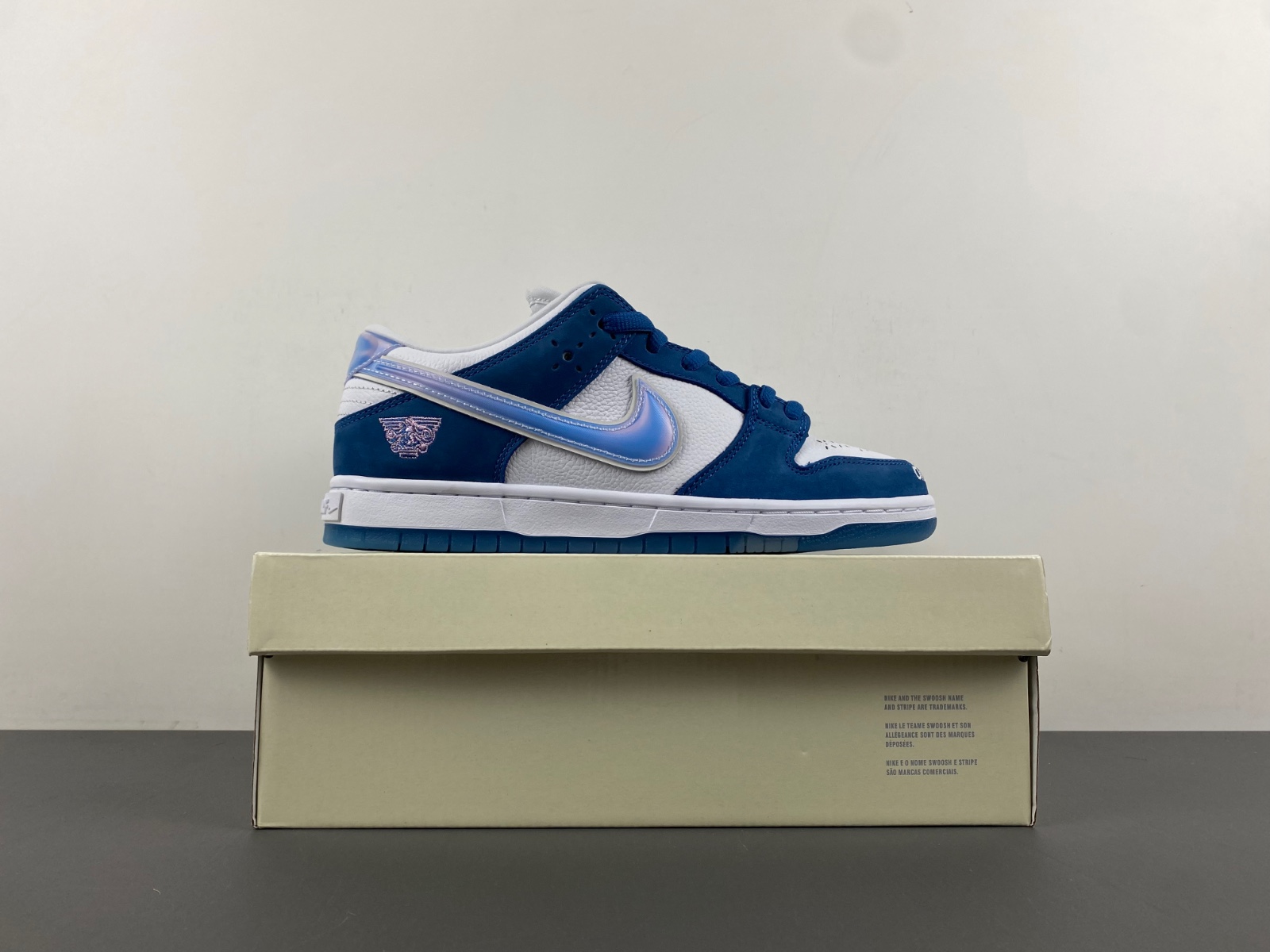 NIKE SB DUNK LOW "Born x Raised" FN7819-400