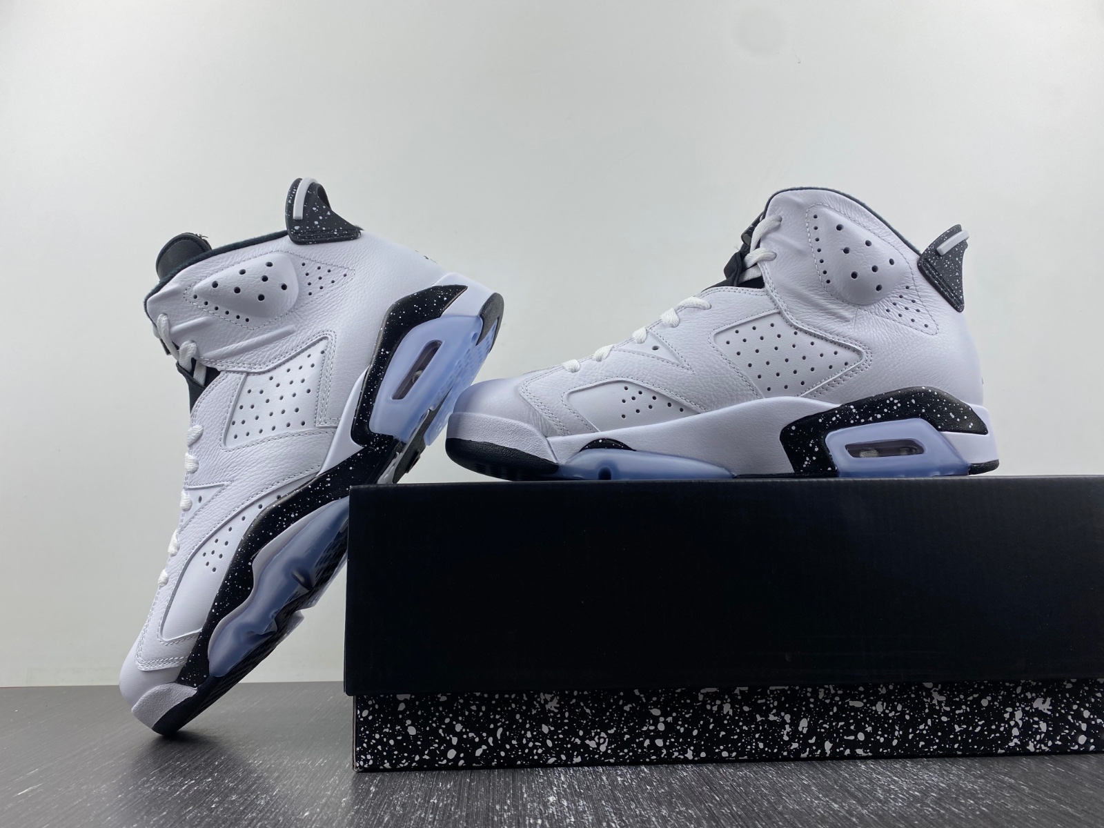 Air Jordan 6 “Reverse Oreo”