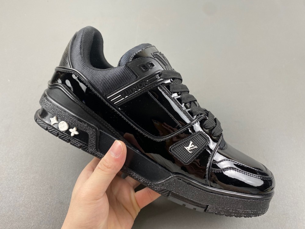 l**is V*t*n black trainer