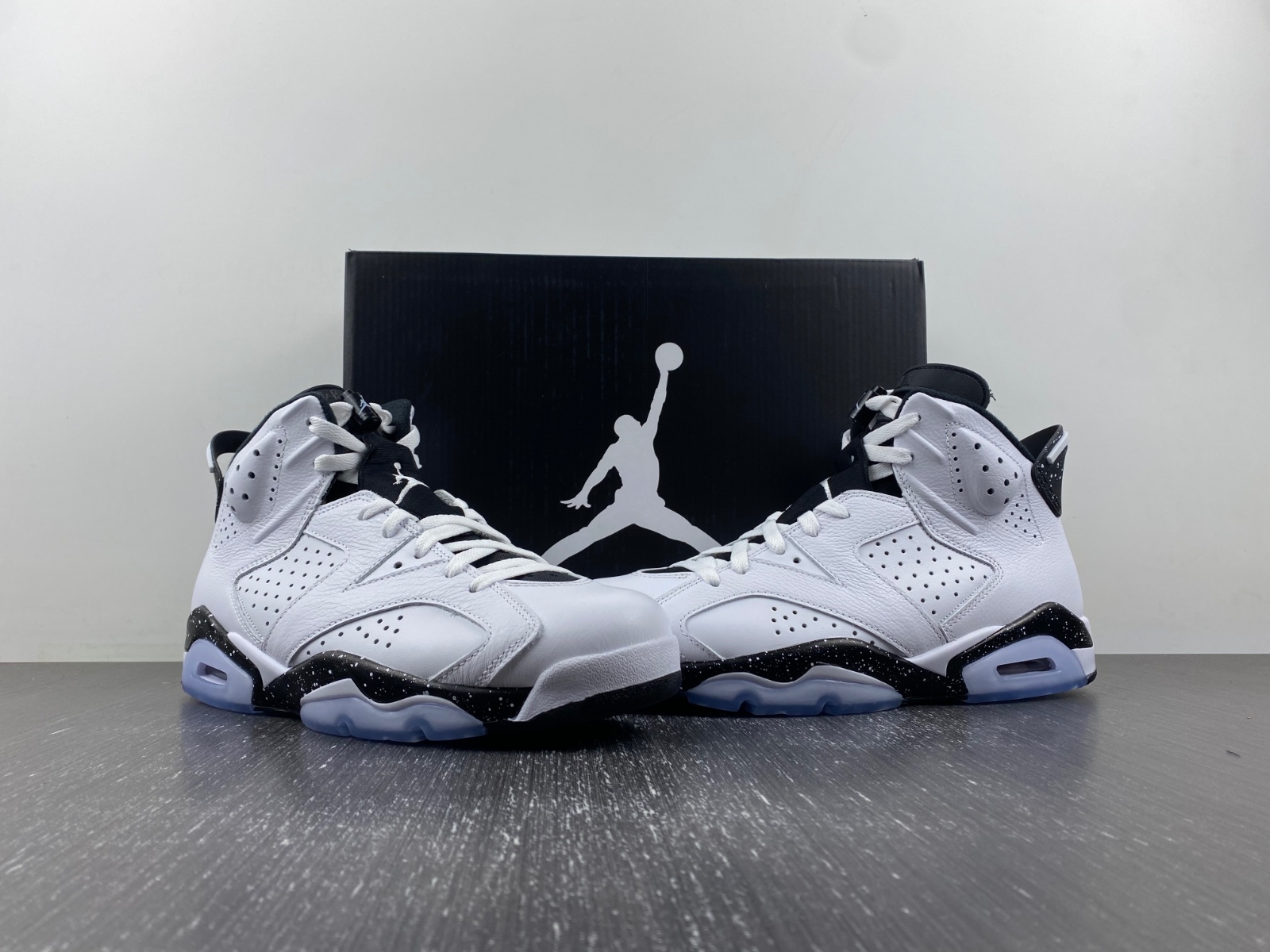 Air Jordan 6 “Reverse Oreo”