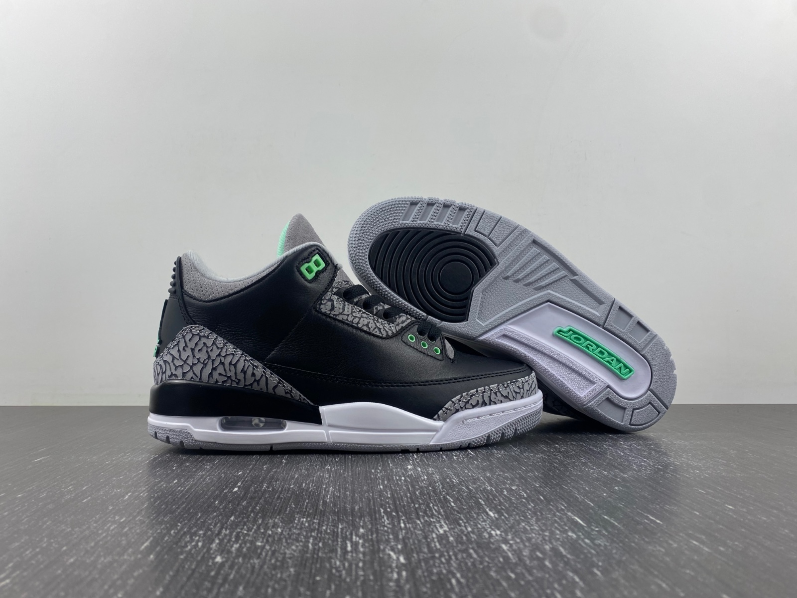 Air Jordan 3 “Green Glow”