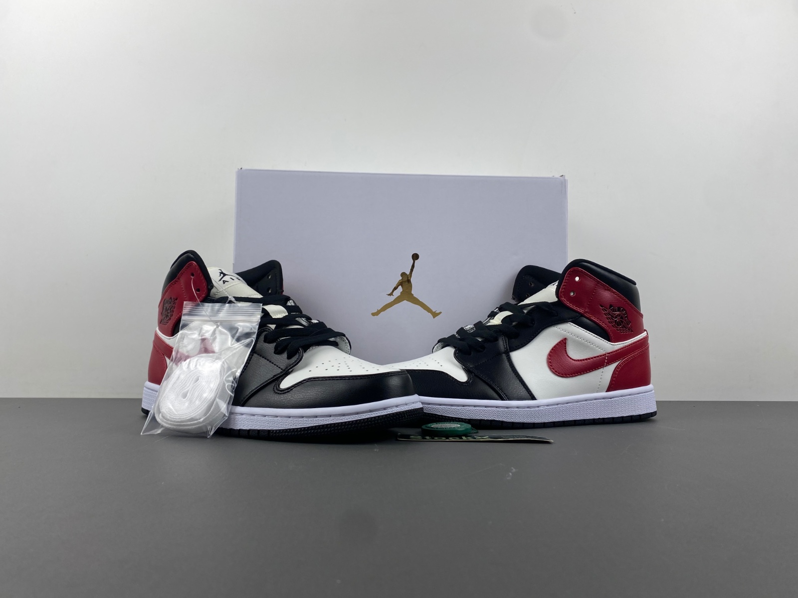 AIR JORDAN 1 MID ''BLACK TOE''