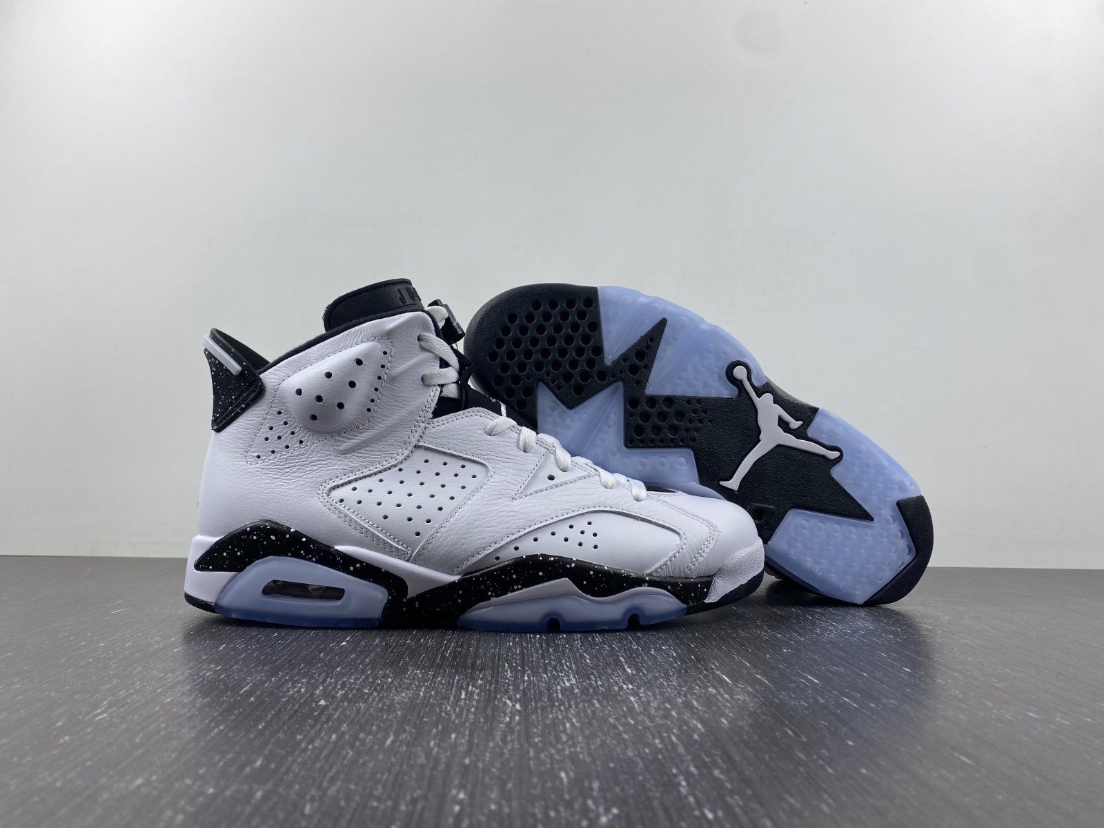 Air Jordan 6 “Reverse Oreo”