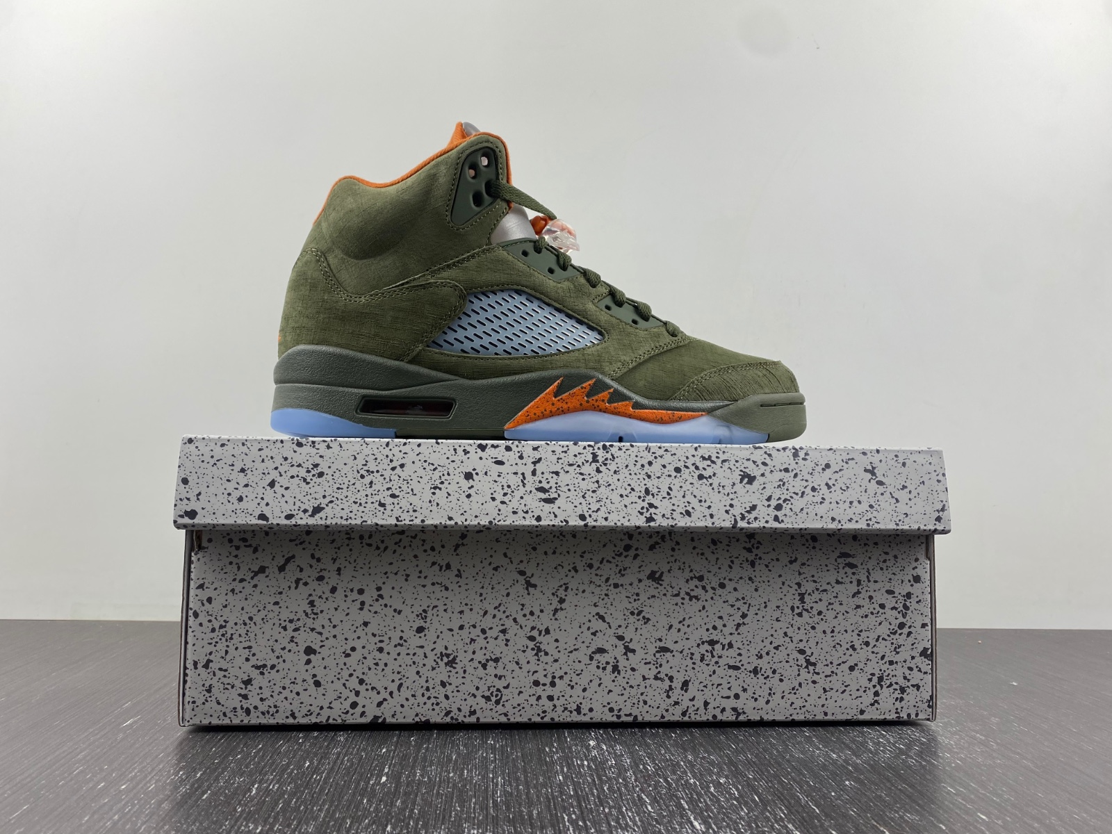 Air Jordan 5 “Olive“