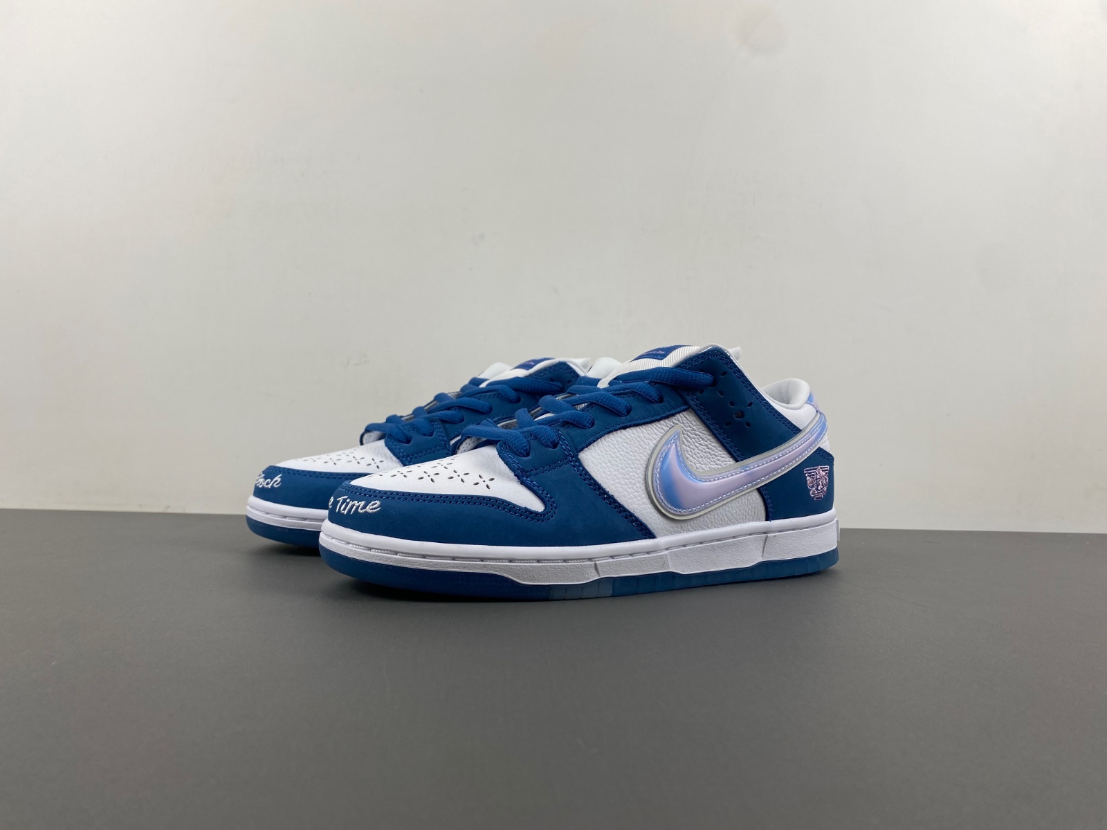 NIKE SB DUNK LOW "Born x Raised" FN7819-400