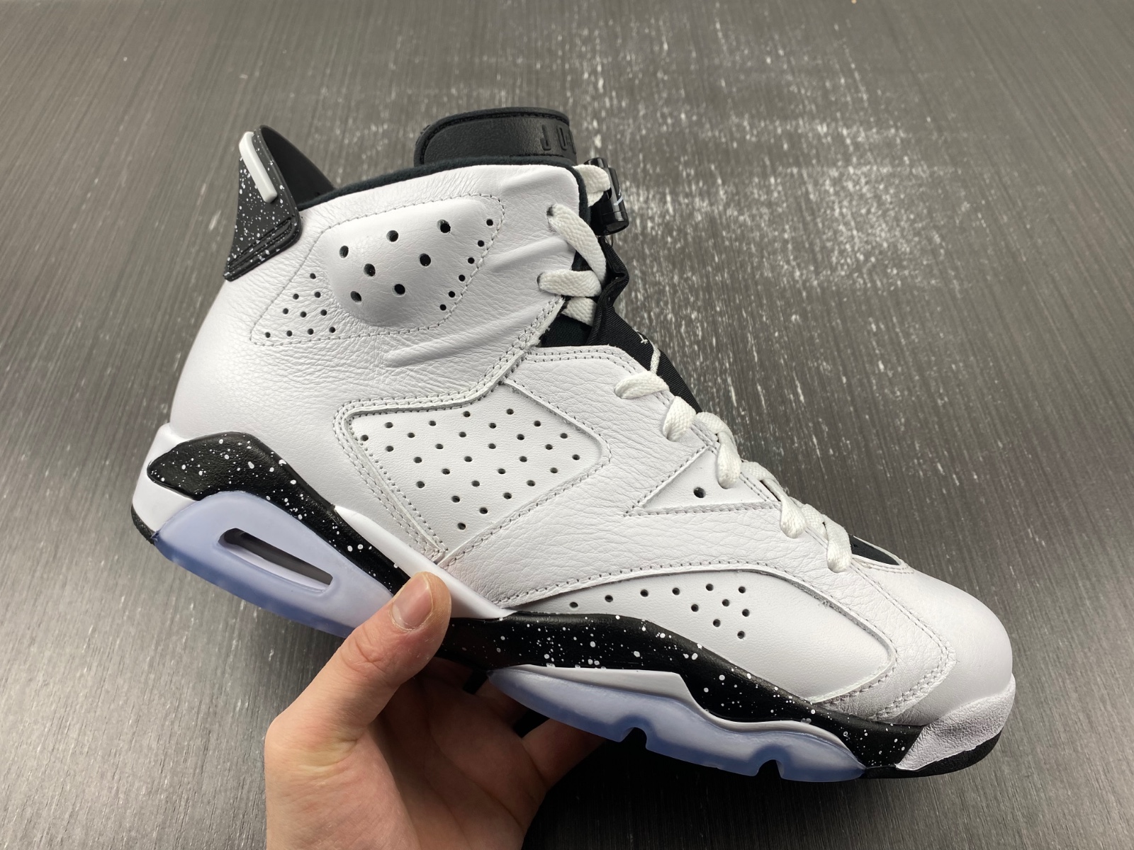 Air Jordan 6 “Reverse Oreo”