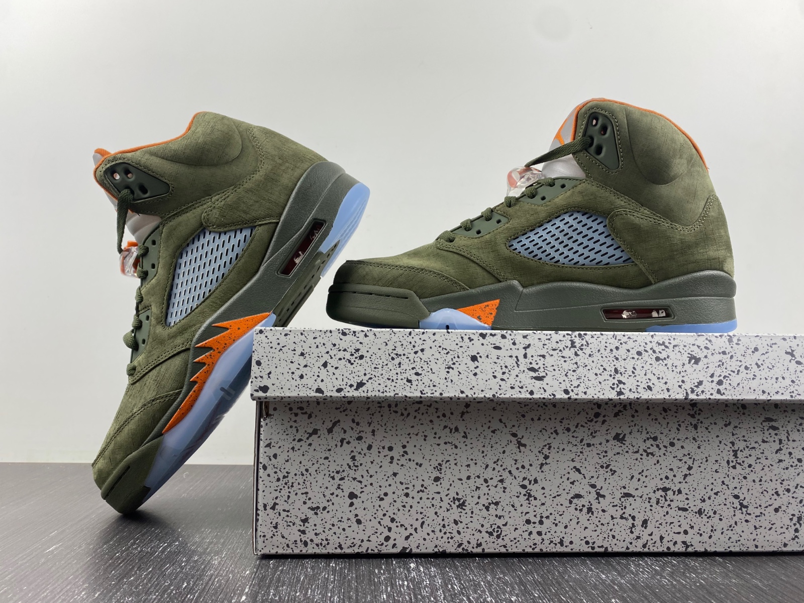 Air Jordan 5 “Olive“