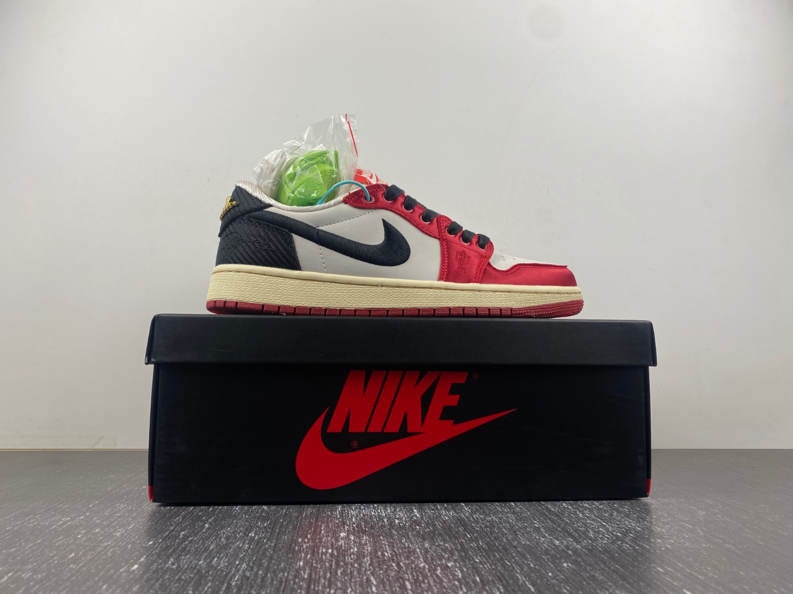 Trophy Room x Air Jordan 1 Low OG “Home”