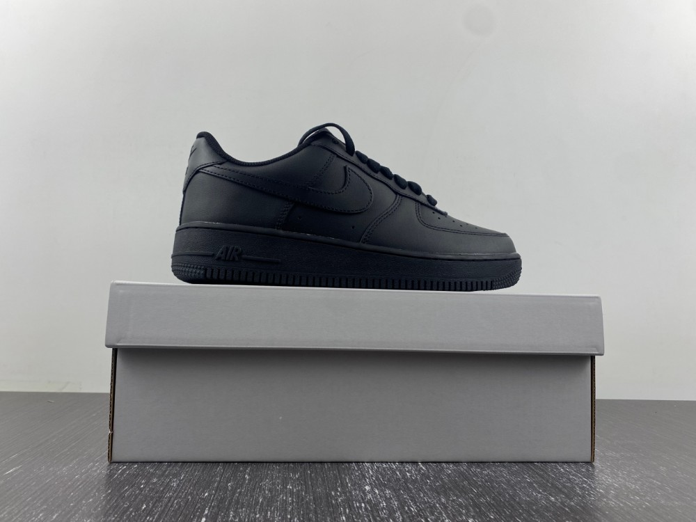 Nike Air Force 1 Black