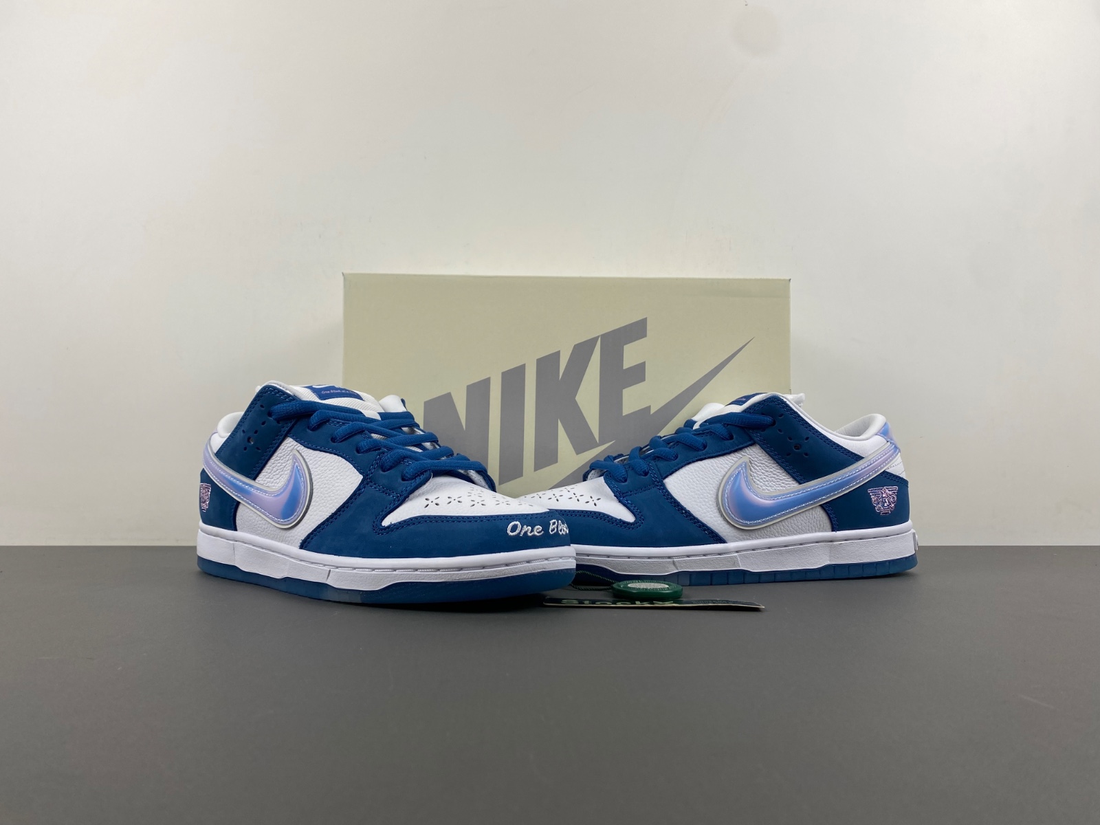 NIKE SB DUNK LOW &quotBorn x Raised" FN7819-400