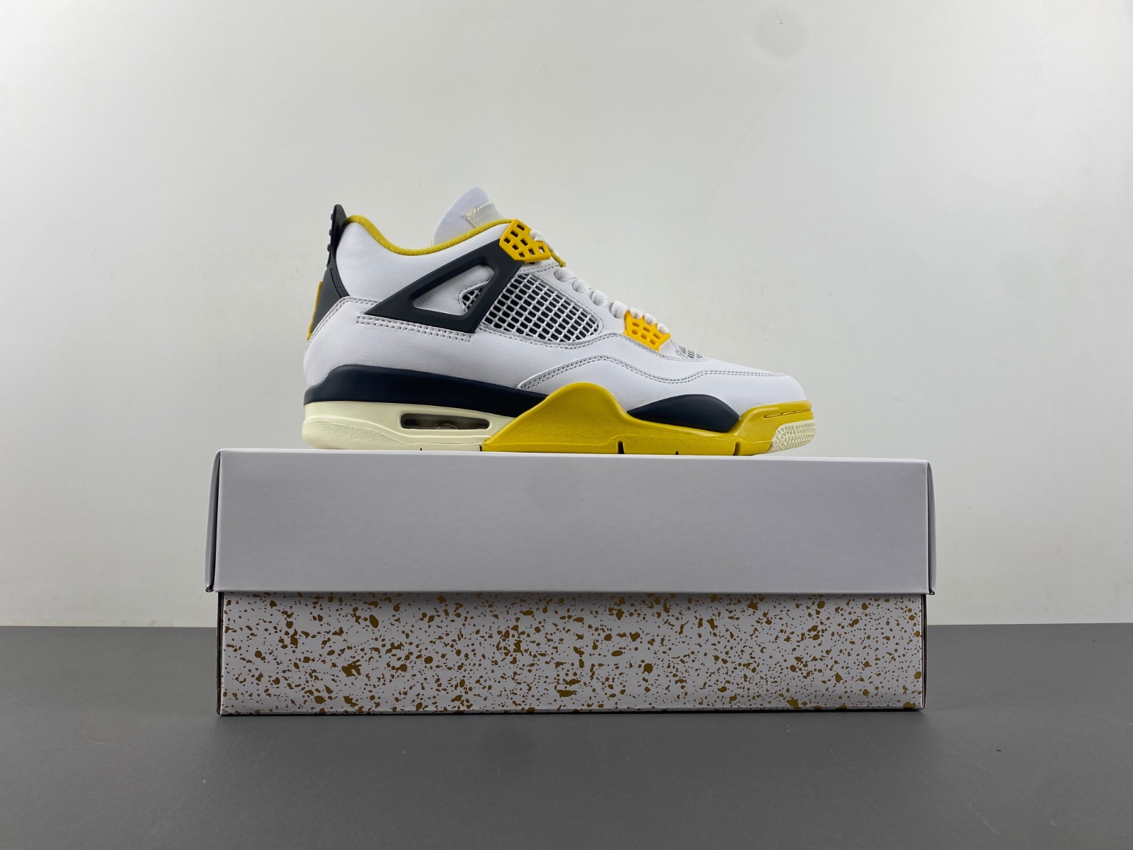 Air Jordan 4 “Vivid Sulfur” AQ9129-101