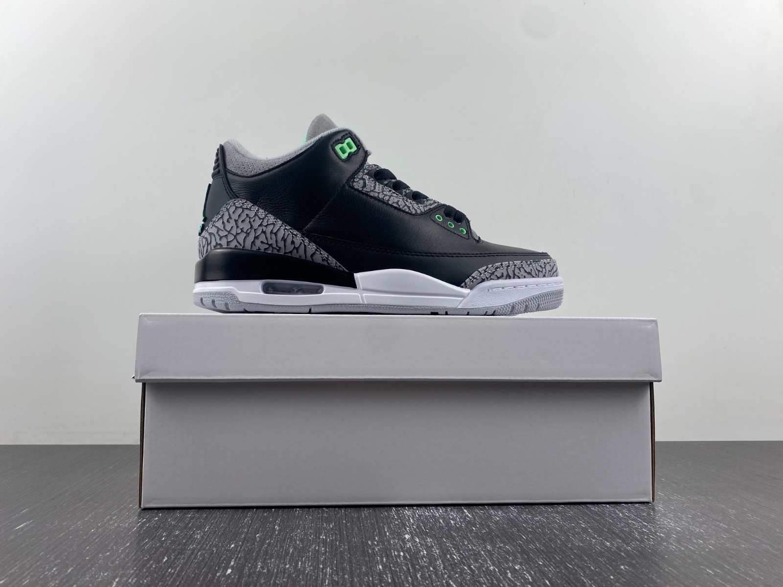 Air Jordan 3 “Green Glow”