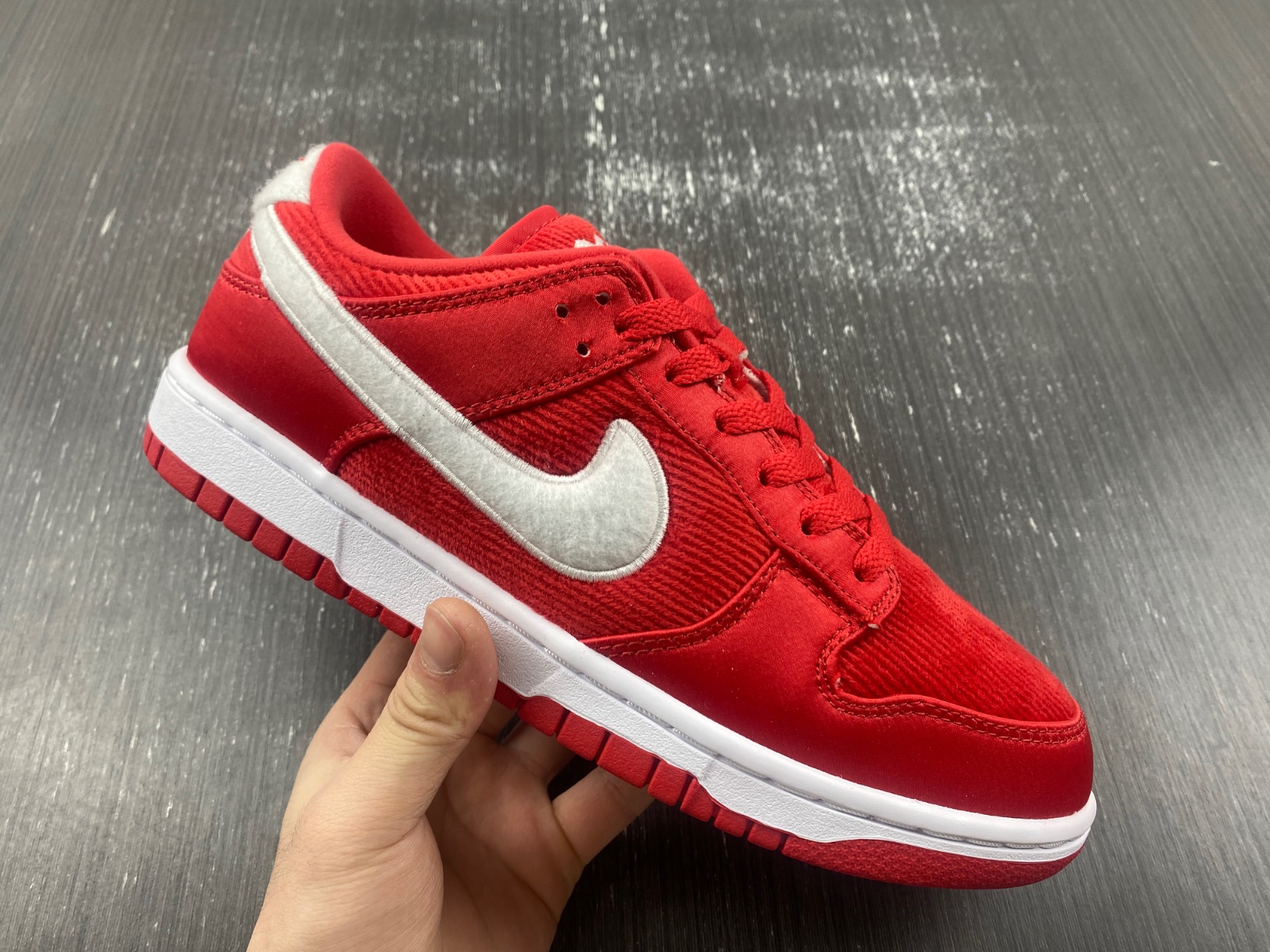 Nike Dunk Low GS “Valentine