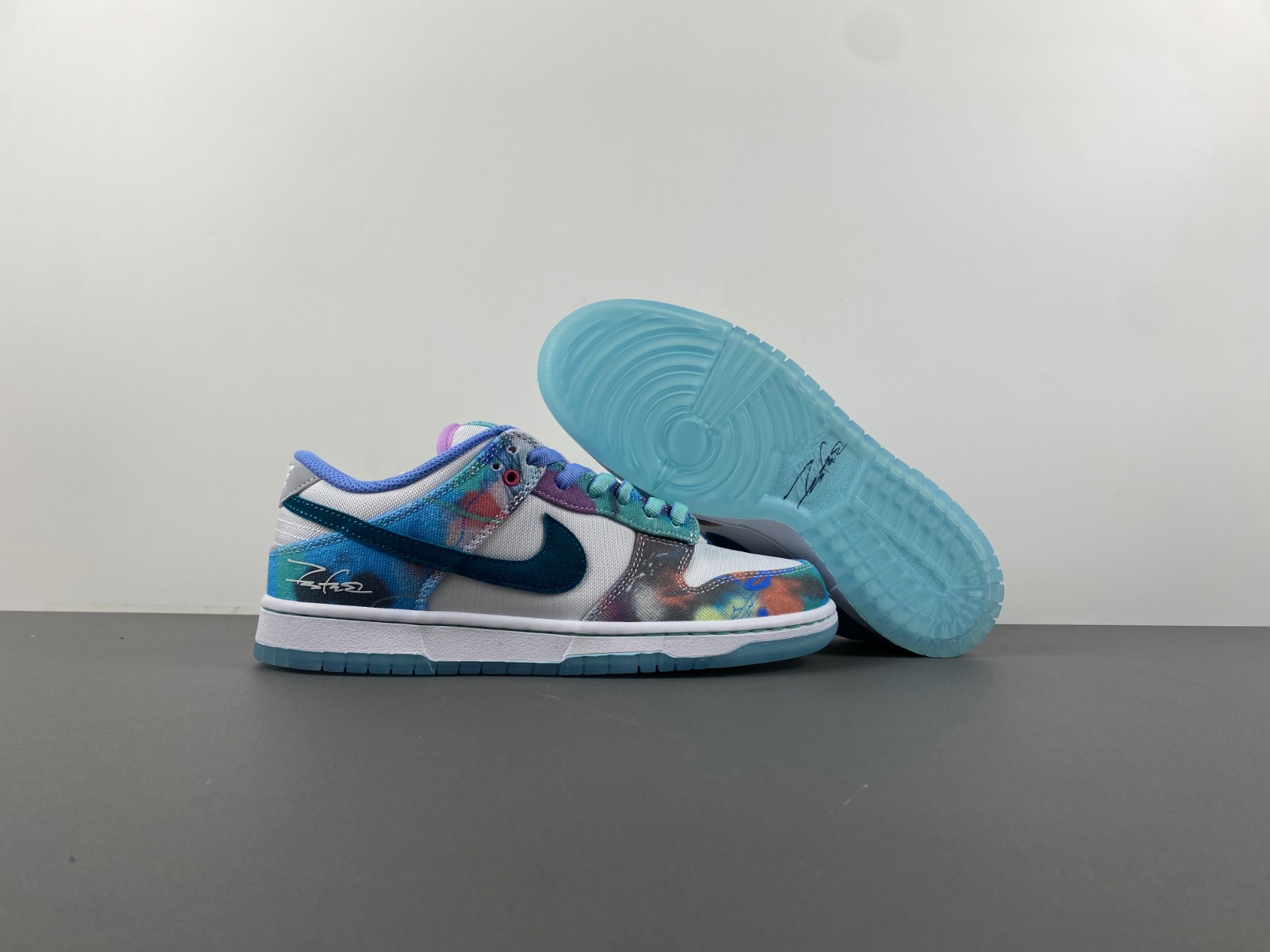 Nike Futura Laboratories x Dunk SB Low HF6061-400