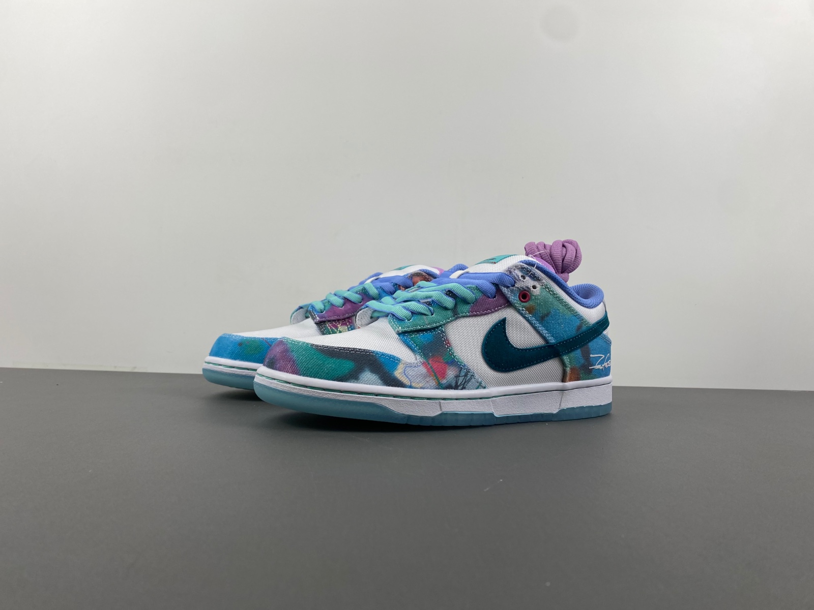 Nike Futura Laboratories x Dunk SB Low HF6061-400