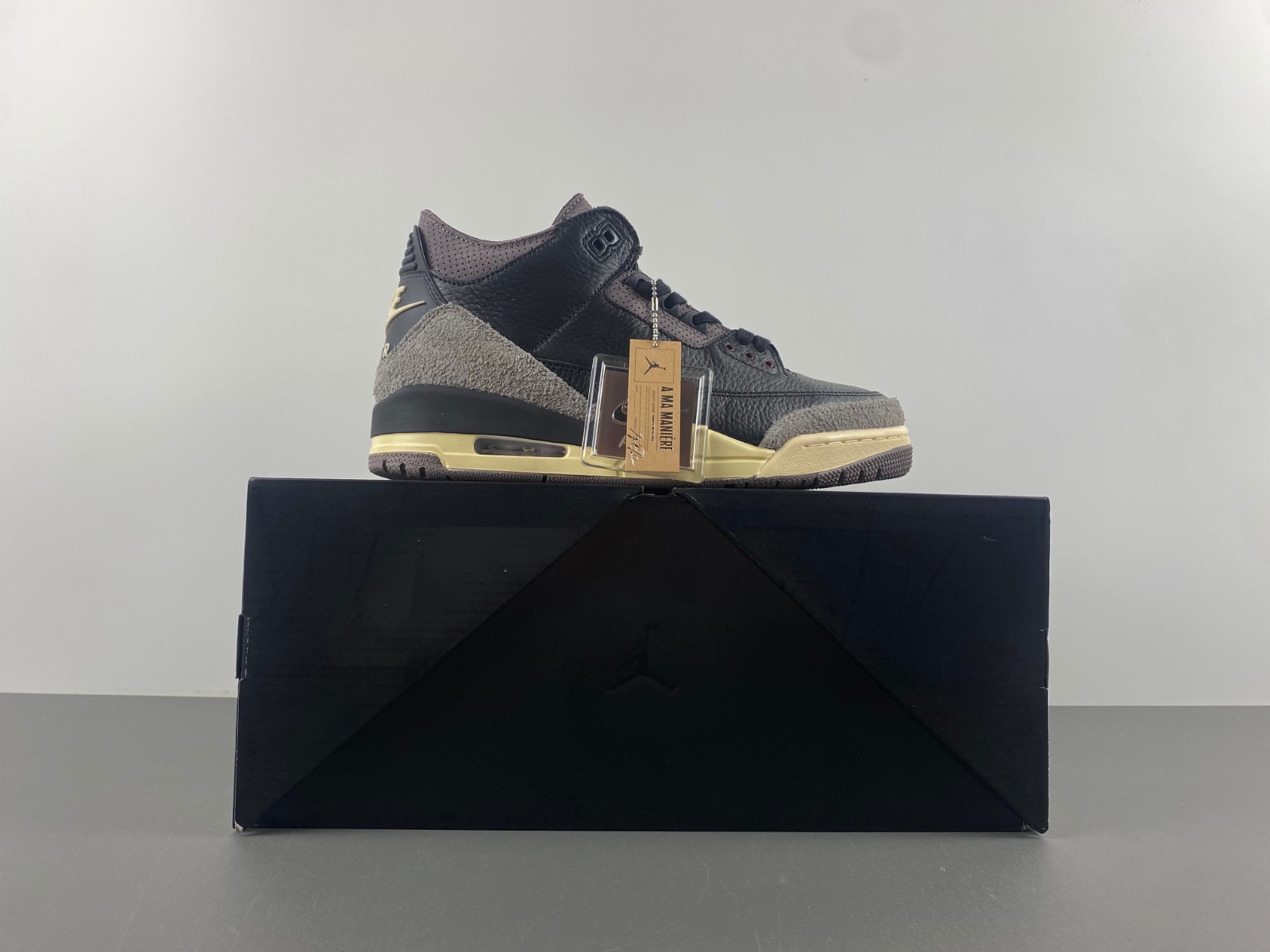 A Ma Manière x Air Jordan 3  FZ4811-001