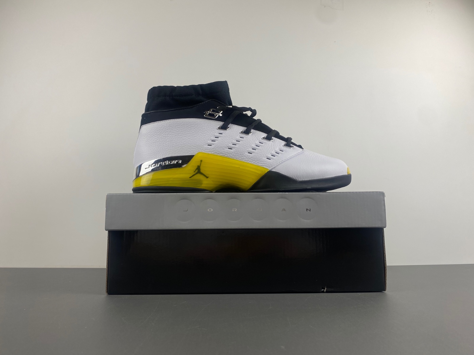 Air Jordan 17 Retro Low All-Star Lightning FJ0395-100