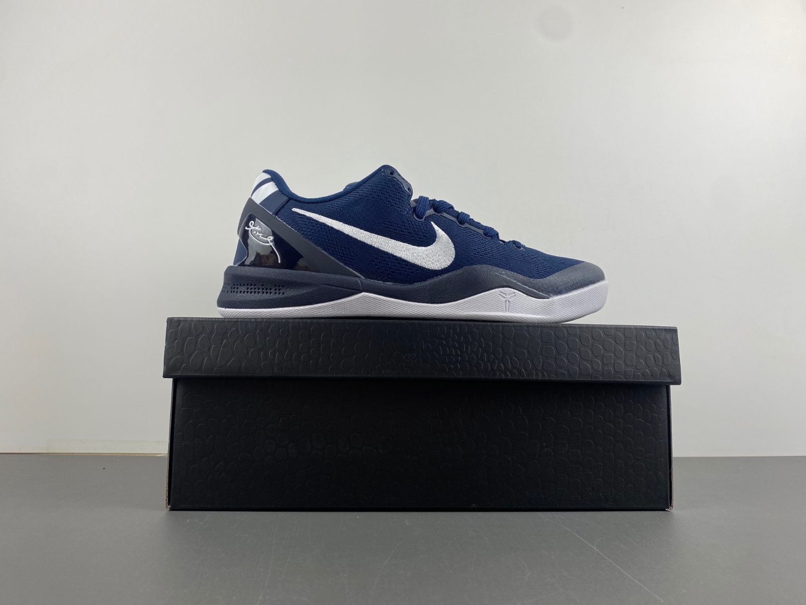 Nike Kobe 8 Protro “College Navy” HF9550-400