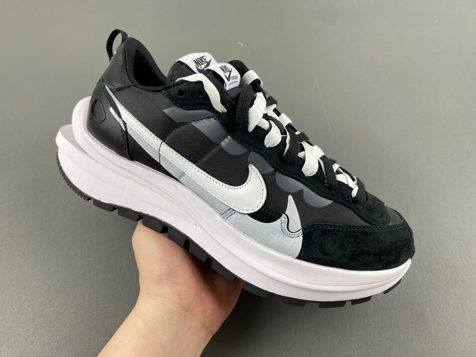 Nike VaporWaffle x Sacai “Black White”  CV1363-001