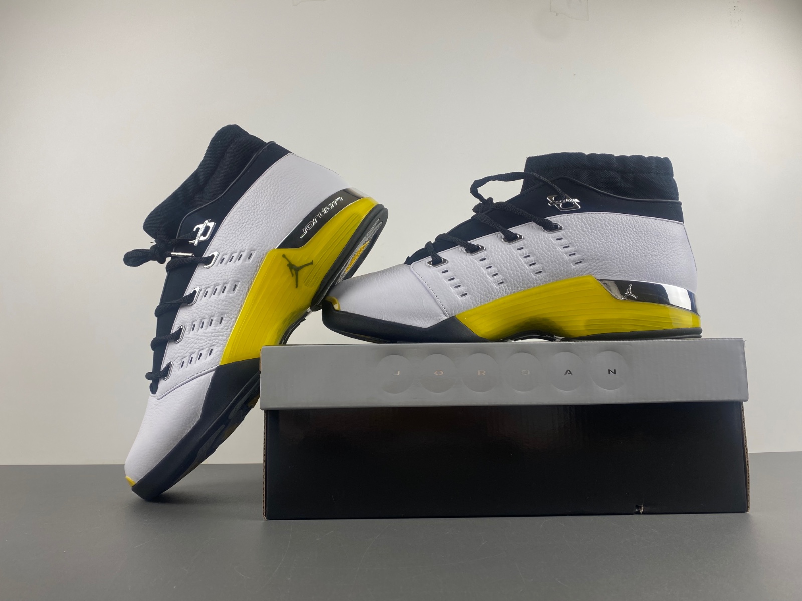 Air Jordan 17 Retro Low All-Star Lightning FJ0395-100