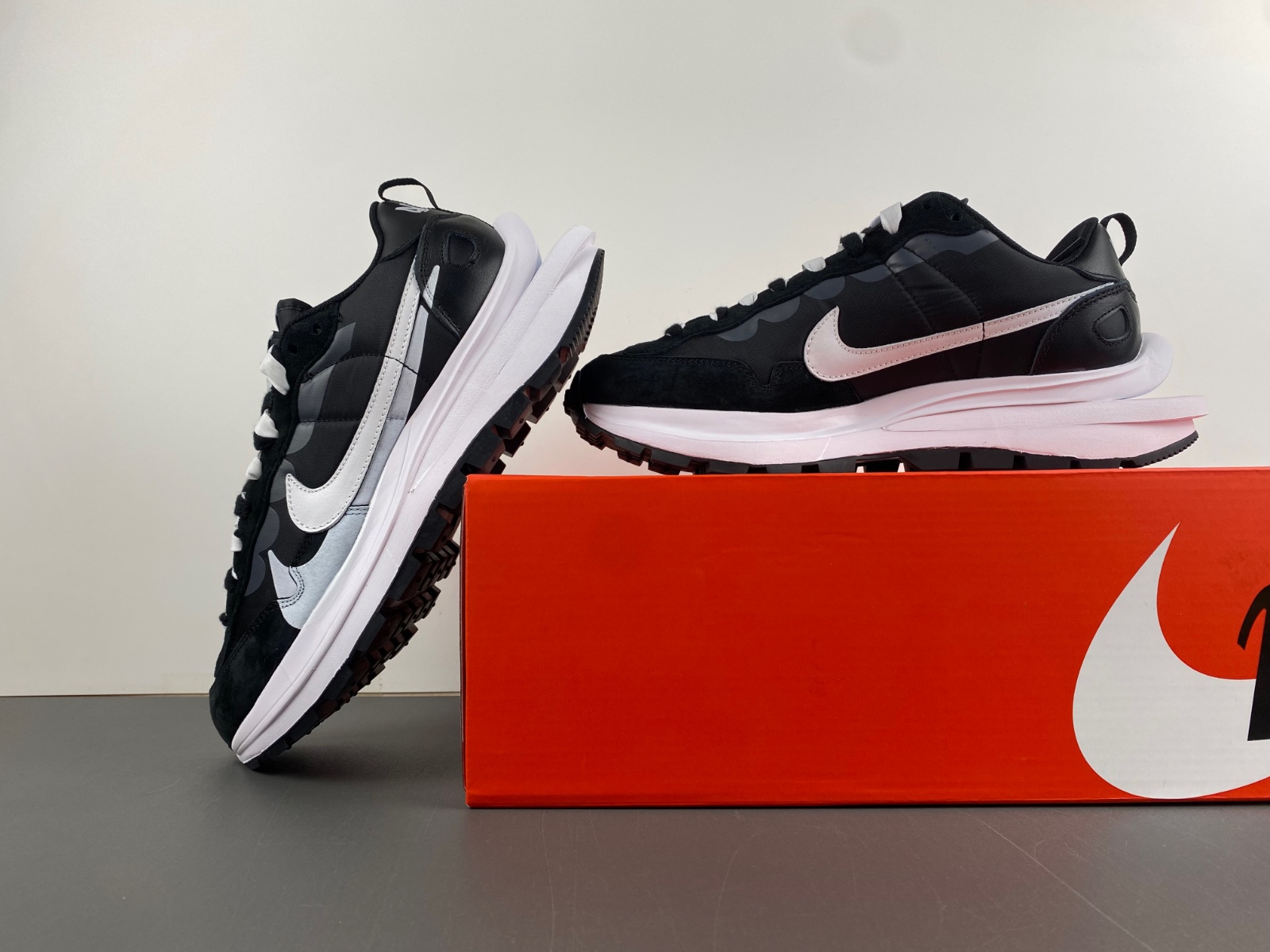 Nike VaporWaffle x Sacai “Black White”  CV1363-001