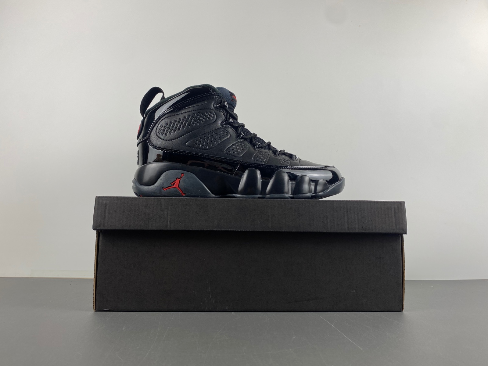 Air Jordan 9 Retro Bred 302370-014