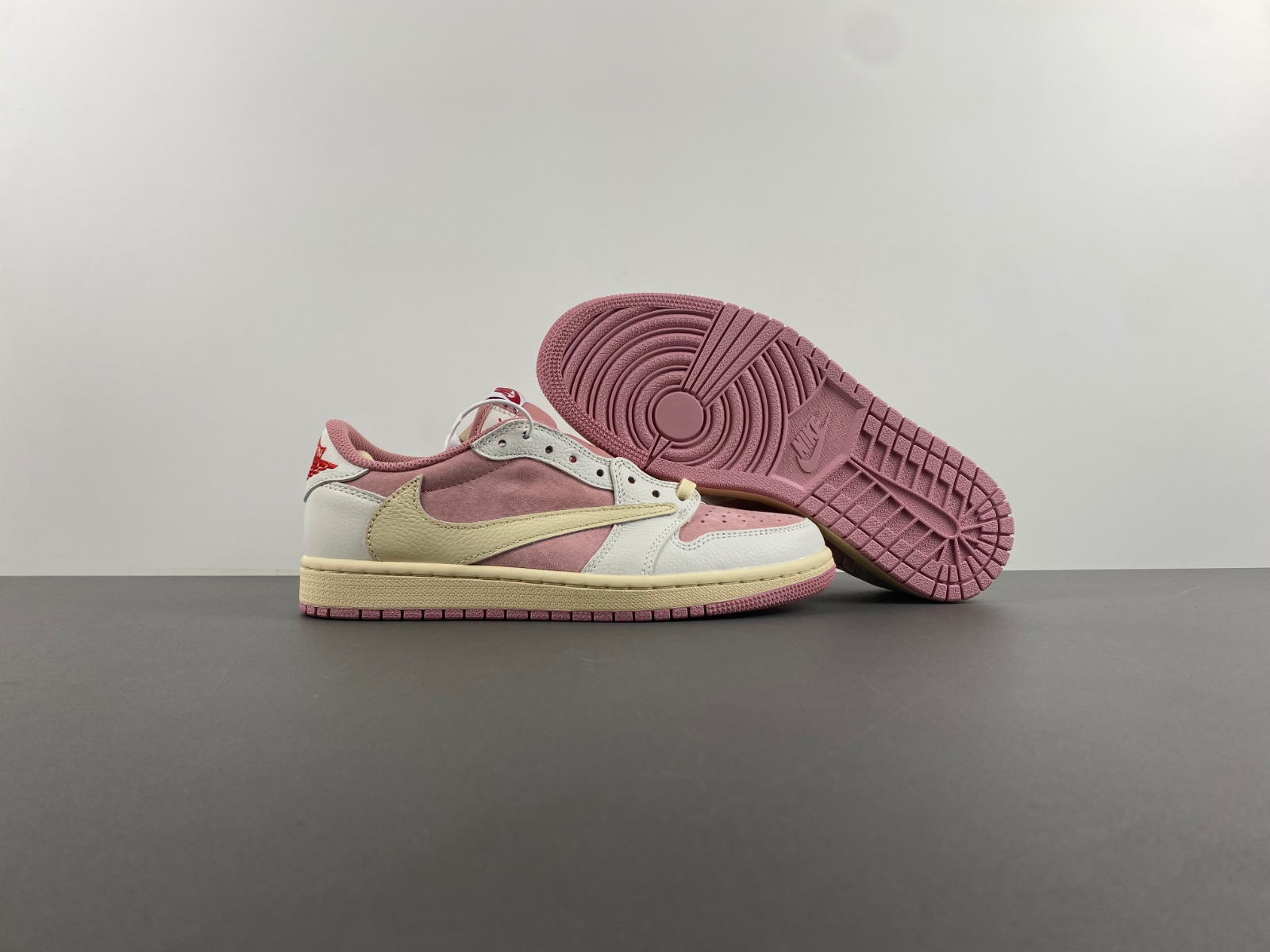 TRAVIS SCOTT X AIR JORDAN 1 LOW OG SHY PINK  DM7866-106