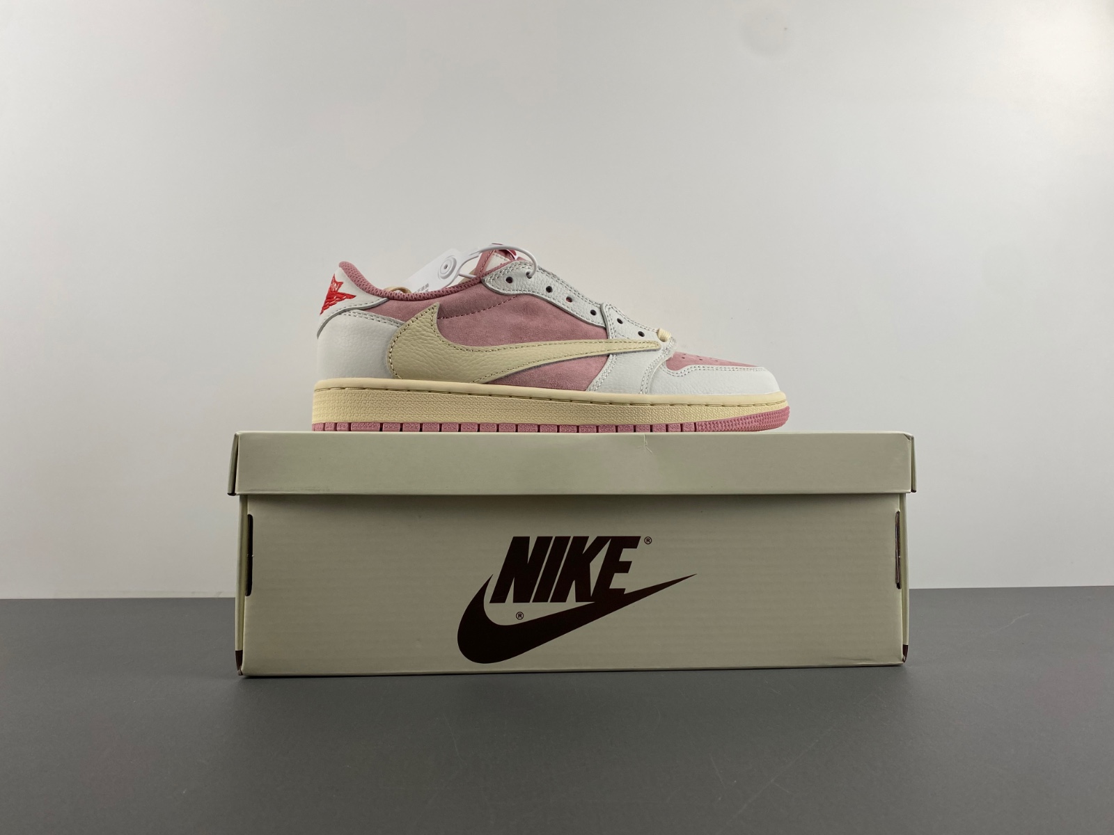 TRAVIS SCOTT X AIR JORDAN 1 LOW OG SHY PINK  DM7866-106