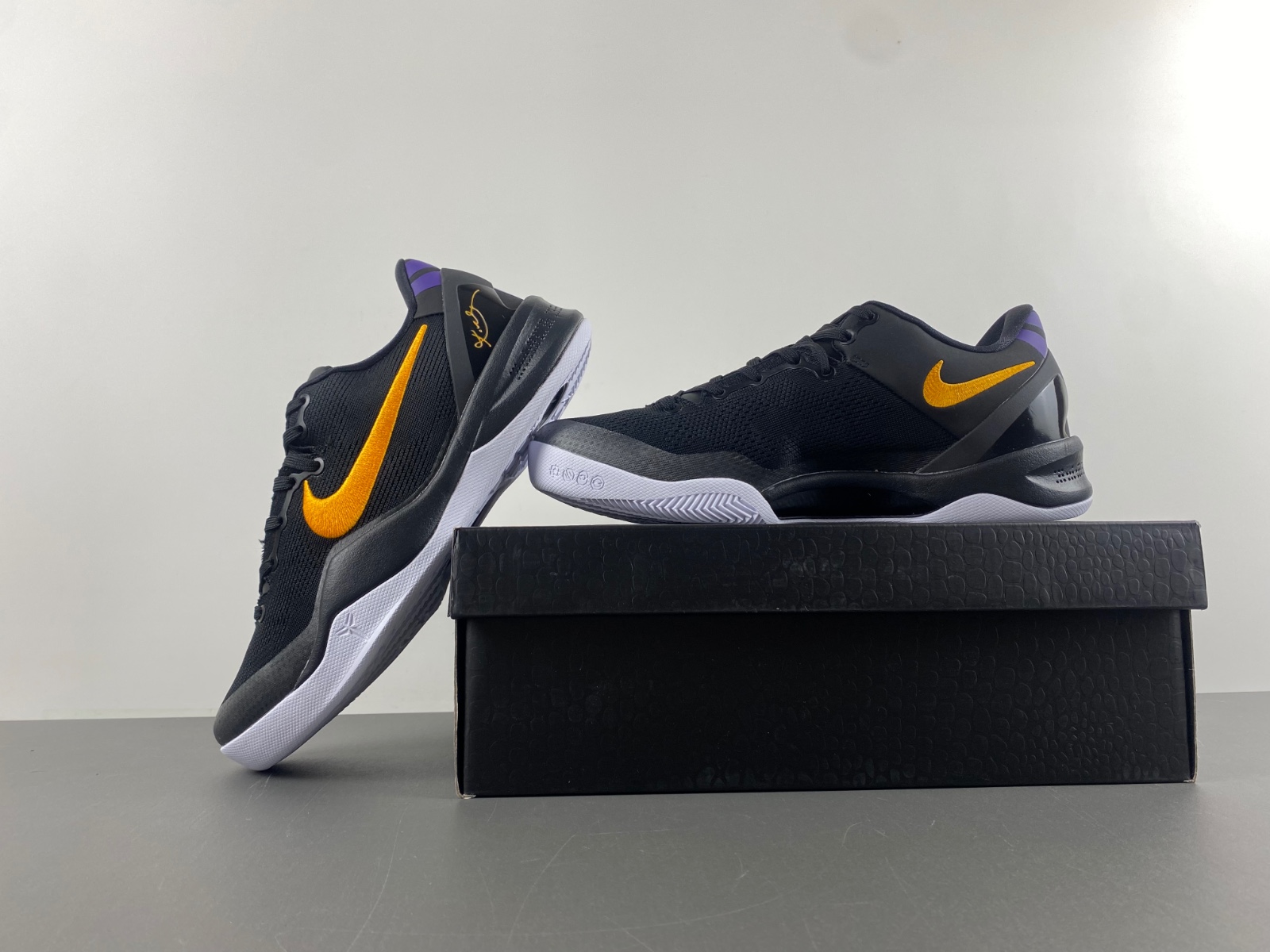 Nike Kobe 8 Protro “Hollywood Nights” HF9550-001