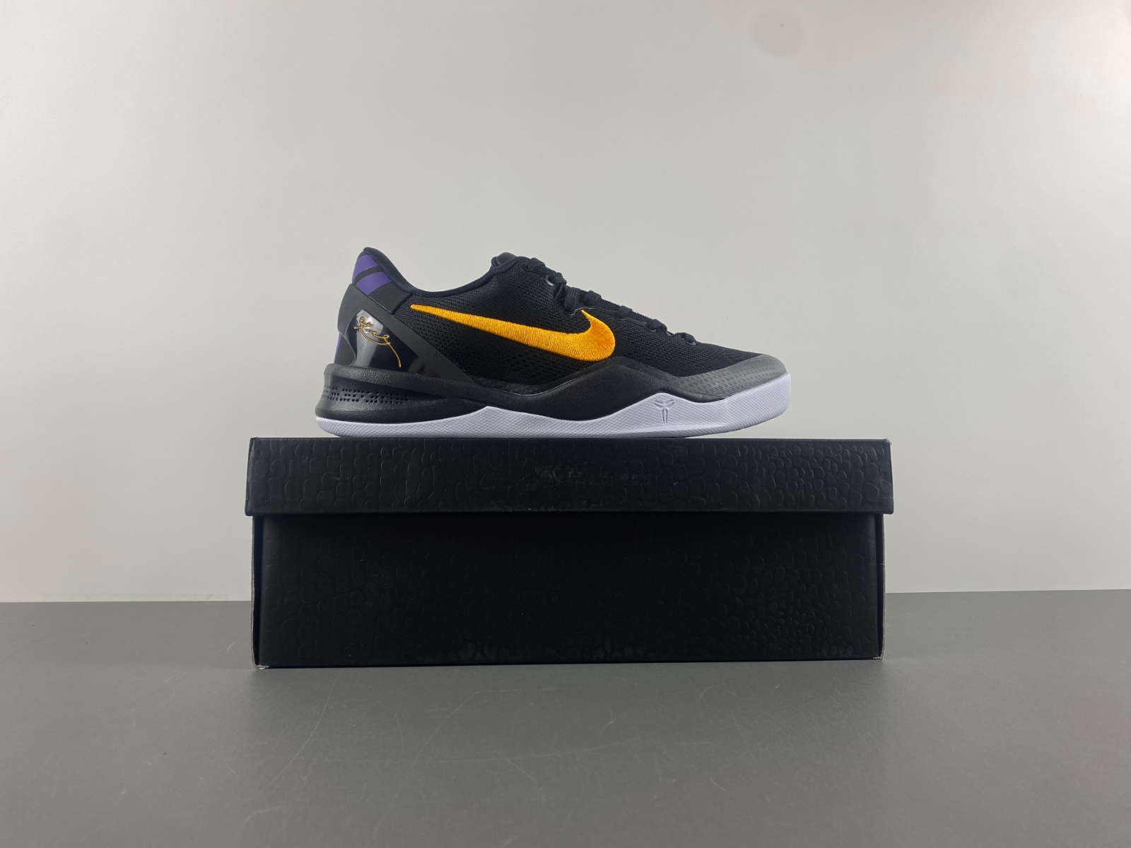 Nike Kobe 8 Protro “Hollywood Nights” HF9550-001