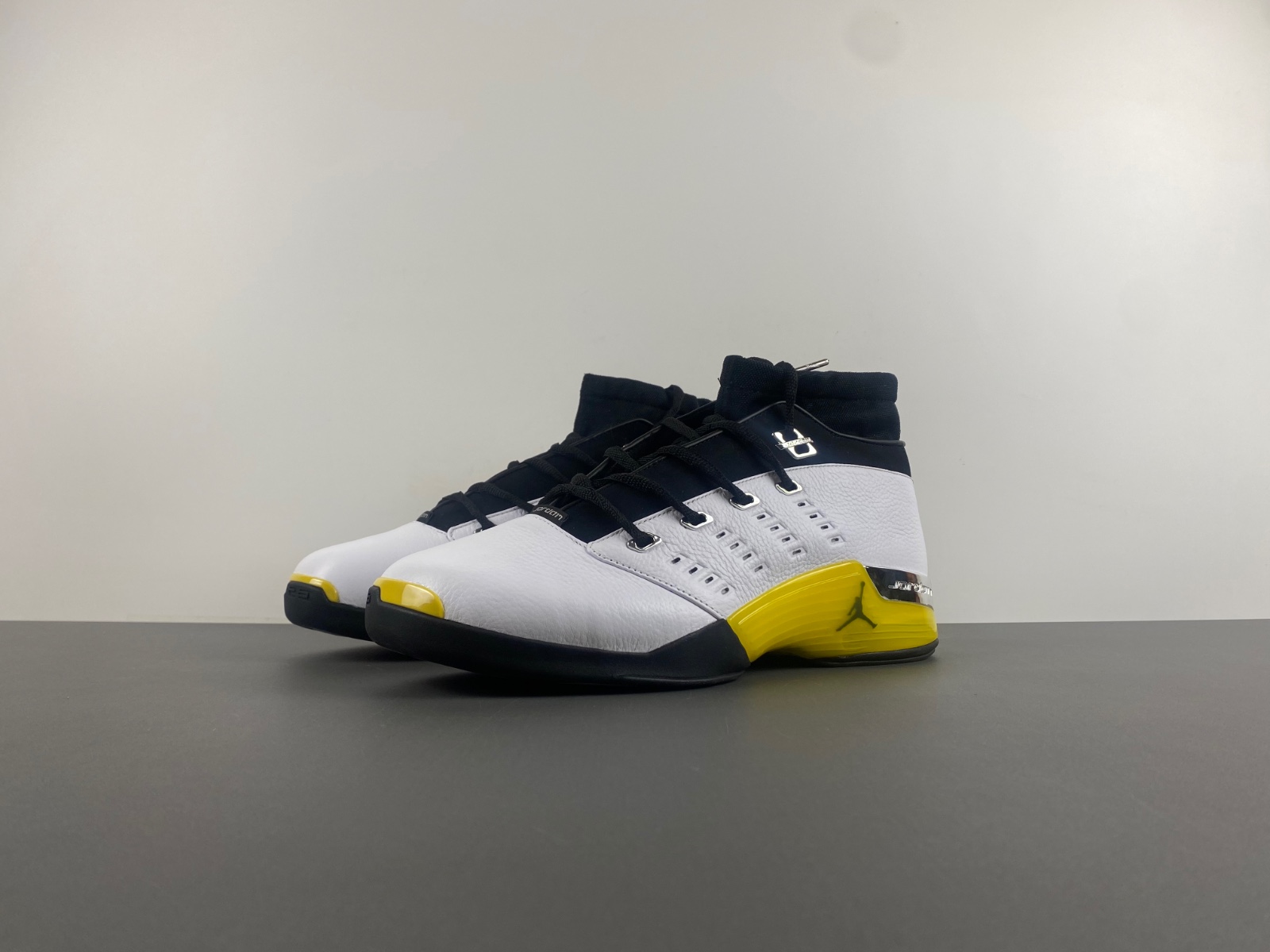 Air Jordan 17 Retro Low All-Star Lightning FJ0395-100